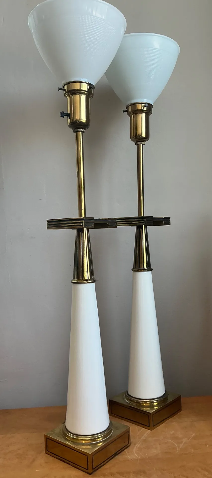 Vintage Tommi Parzinger For Stiffel Greek Key Brass Lamps - A Pair — additional photo 3
