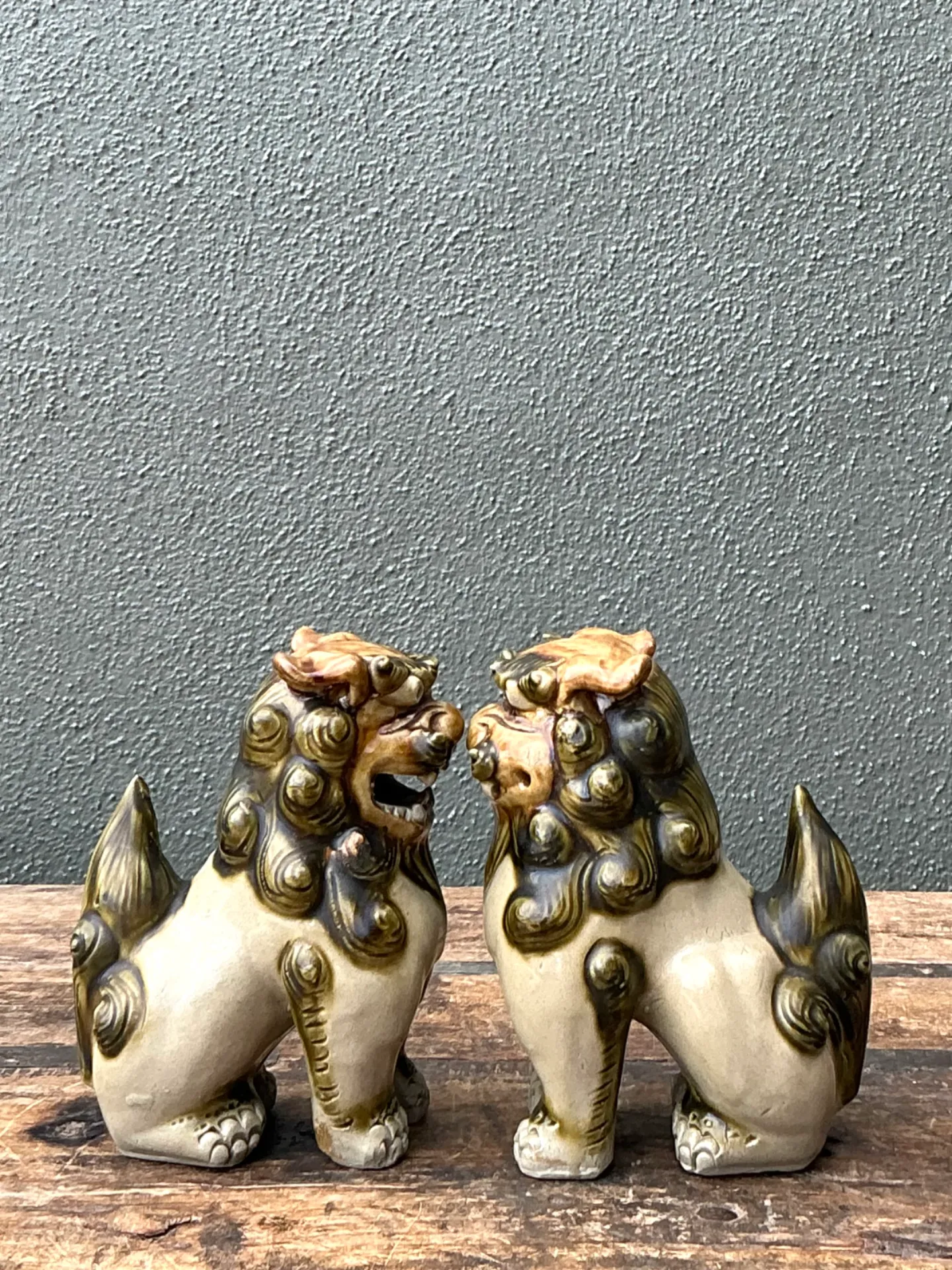 Vintage Ceramic Foo Dog Statues - Pair — additional photo 1