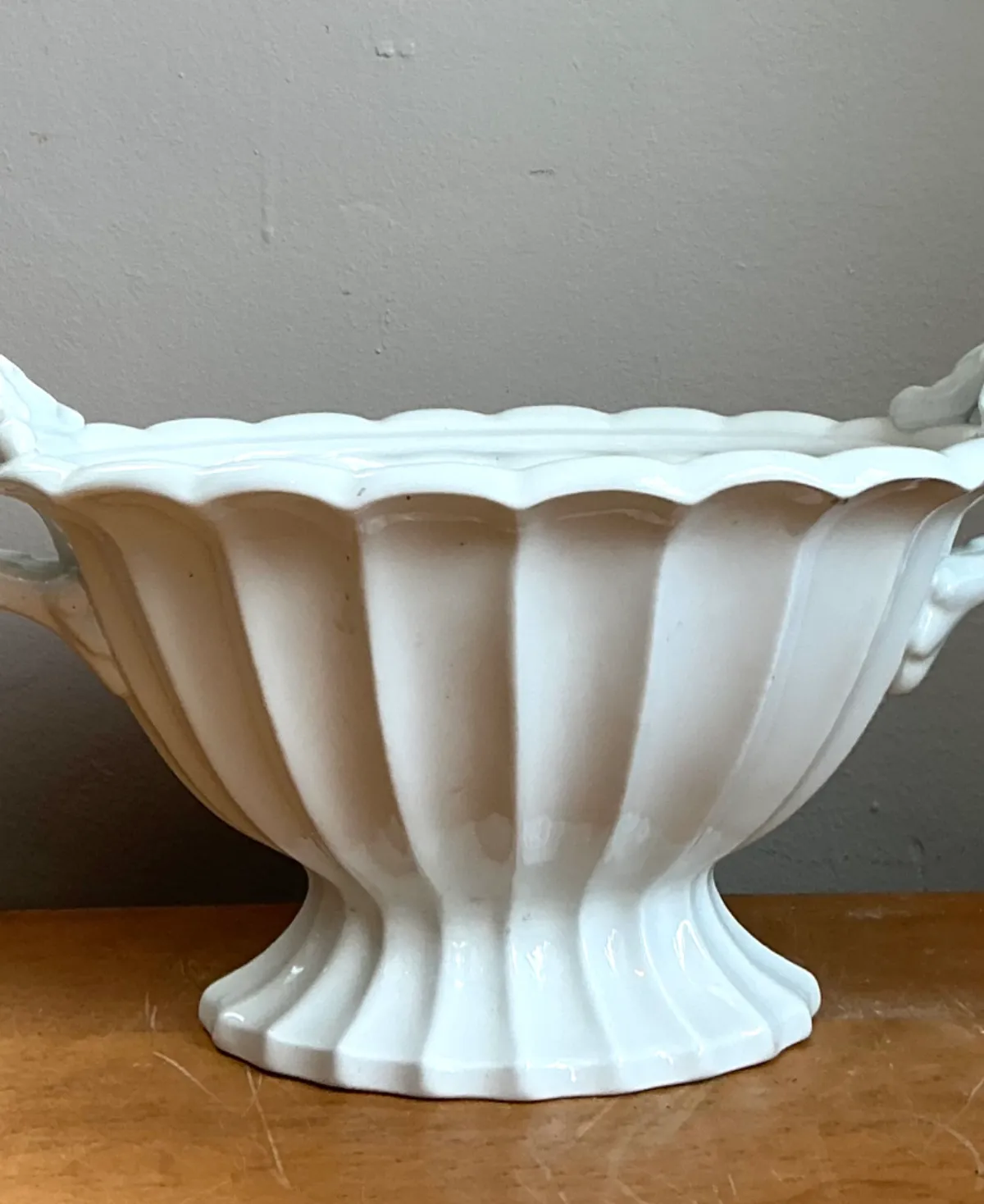 Ironstone Fluted Ceramic Footed Orchid Bowl — additional photo 4