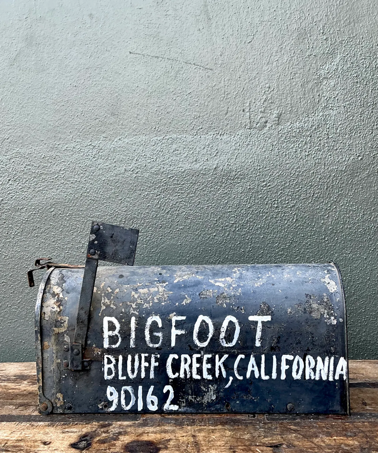 Vintage Metal Bigfoot Mailbox — additional photo 7