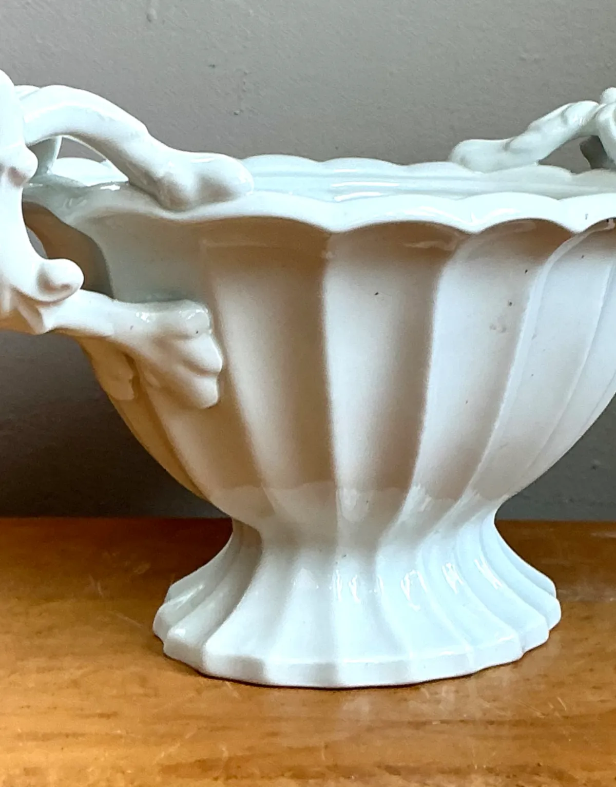 Ironstone Fluted Ceramic Footed Orchid Bowl — additional photo 2