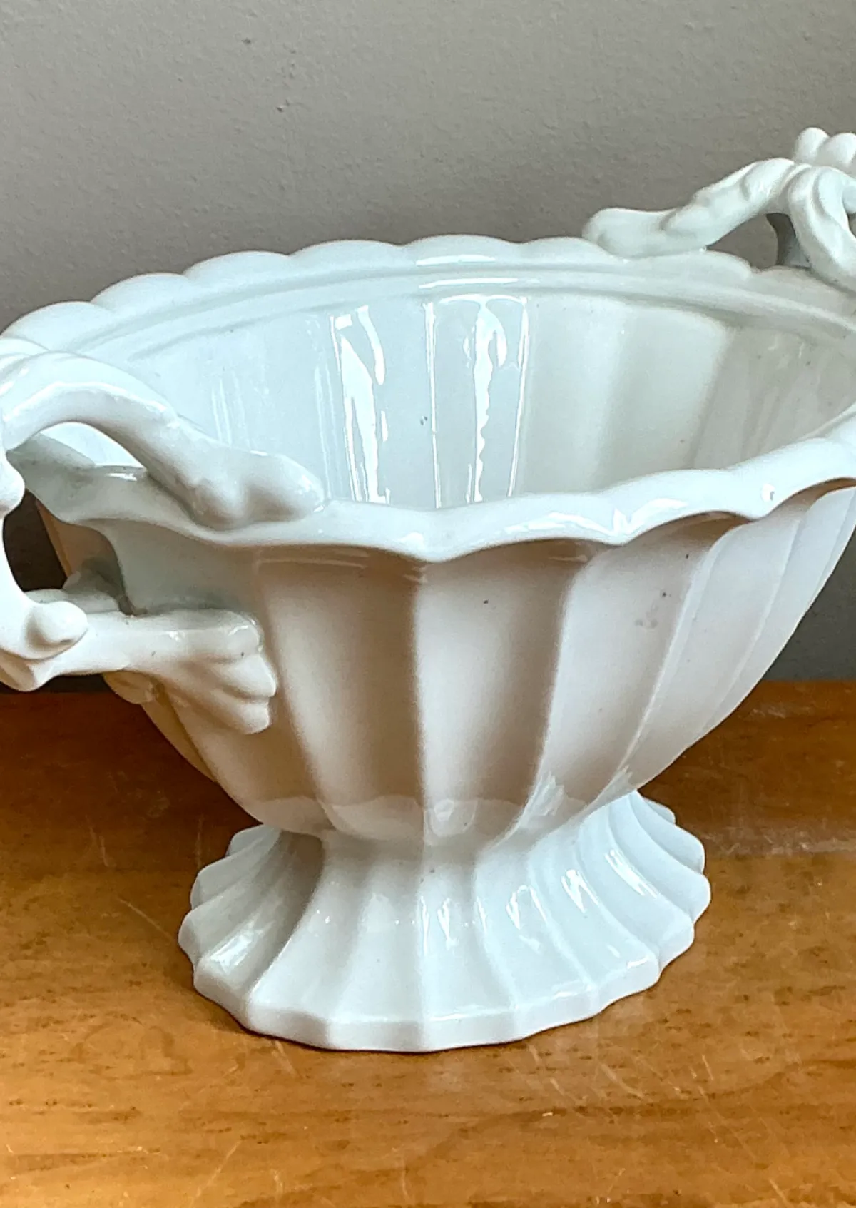 Ironstone Fluted Ceramic Footed Orchid Bowl — additional photo 5