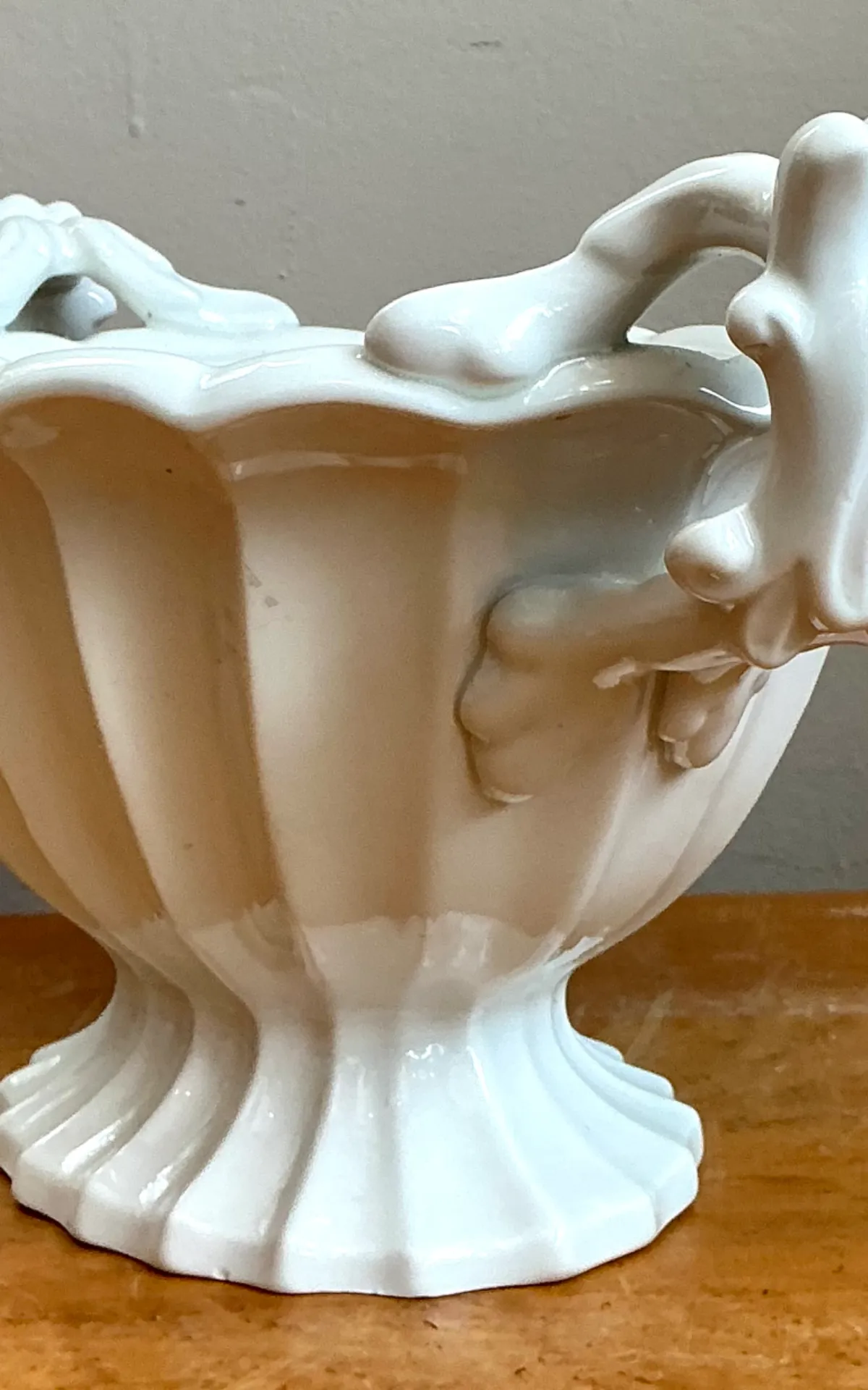 Ironstone Fluted Ceramic Footed Orchid Bowl — additional photo 3