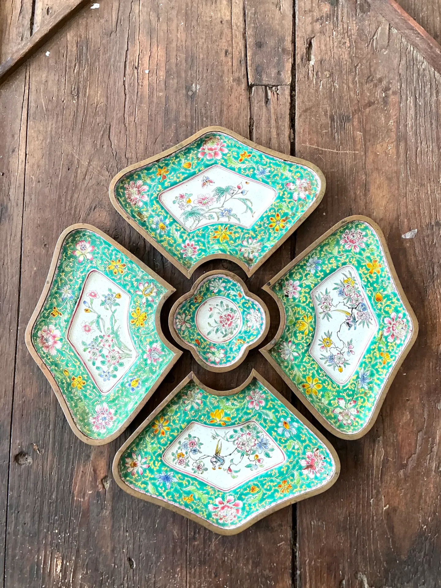 Vintage Chinoiserie Hand Painted Floral Metal Tray Set — additional photo 2