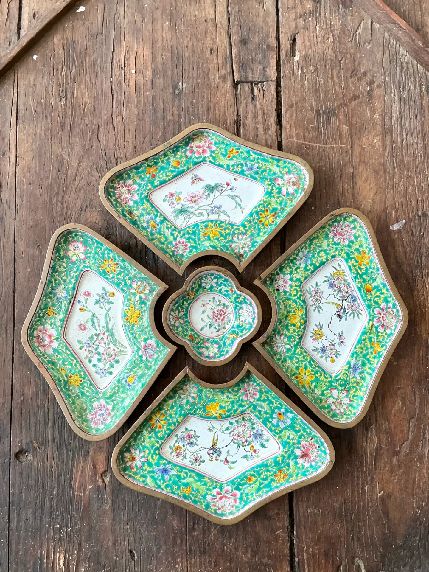Vintage Chinoiserie Hand Painted Floral Metal Tray Set — additional photo 4