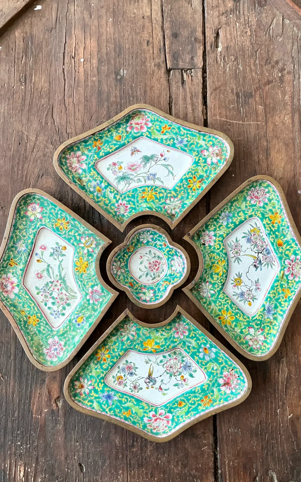 Vintage Chinoiserie Hand Painted Floral Metal Tray Set — additional photo 4