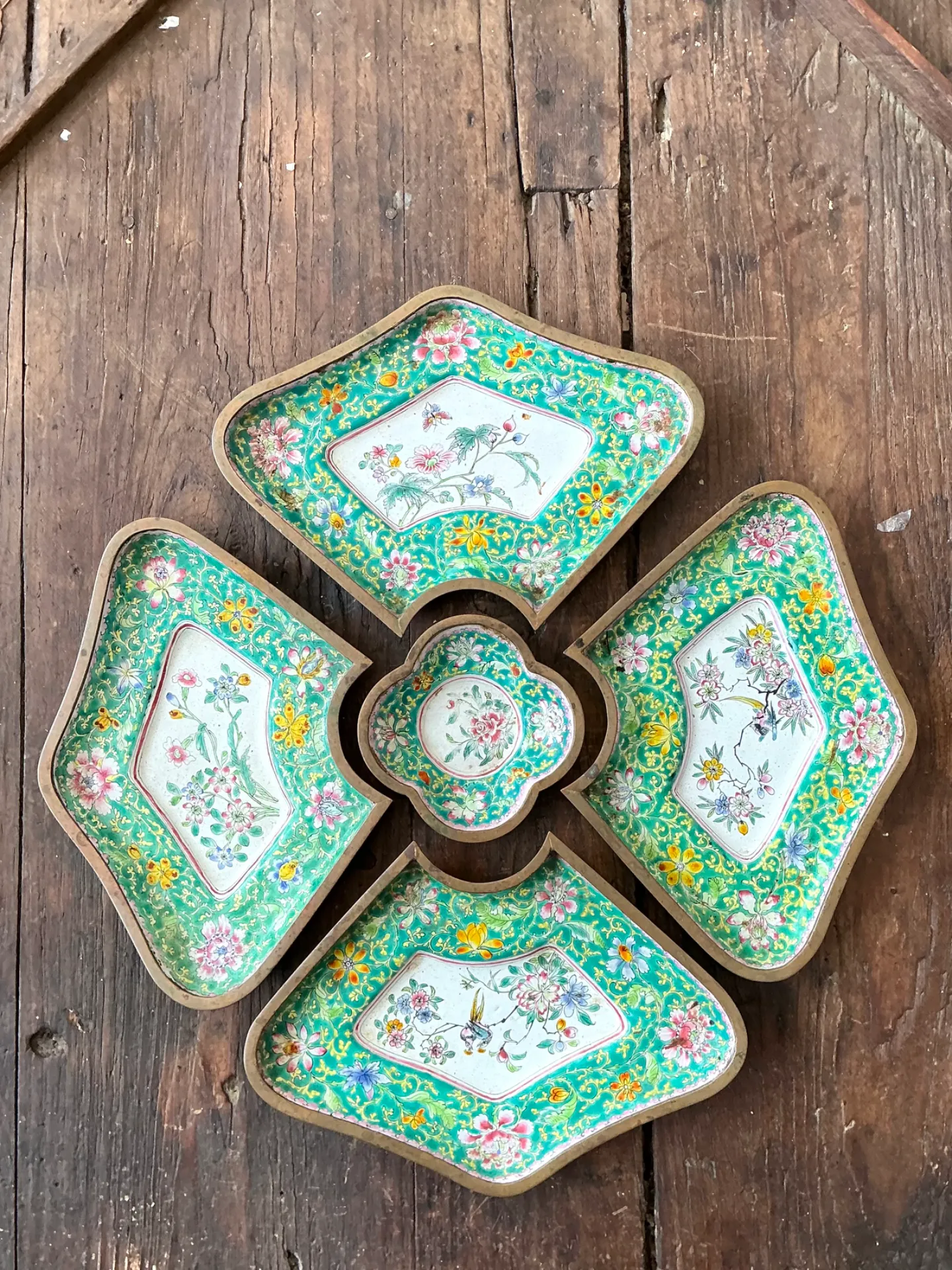 Vintage Chinoiserie Hand Painted Floral Metal Tray Set — additional photo 6