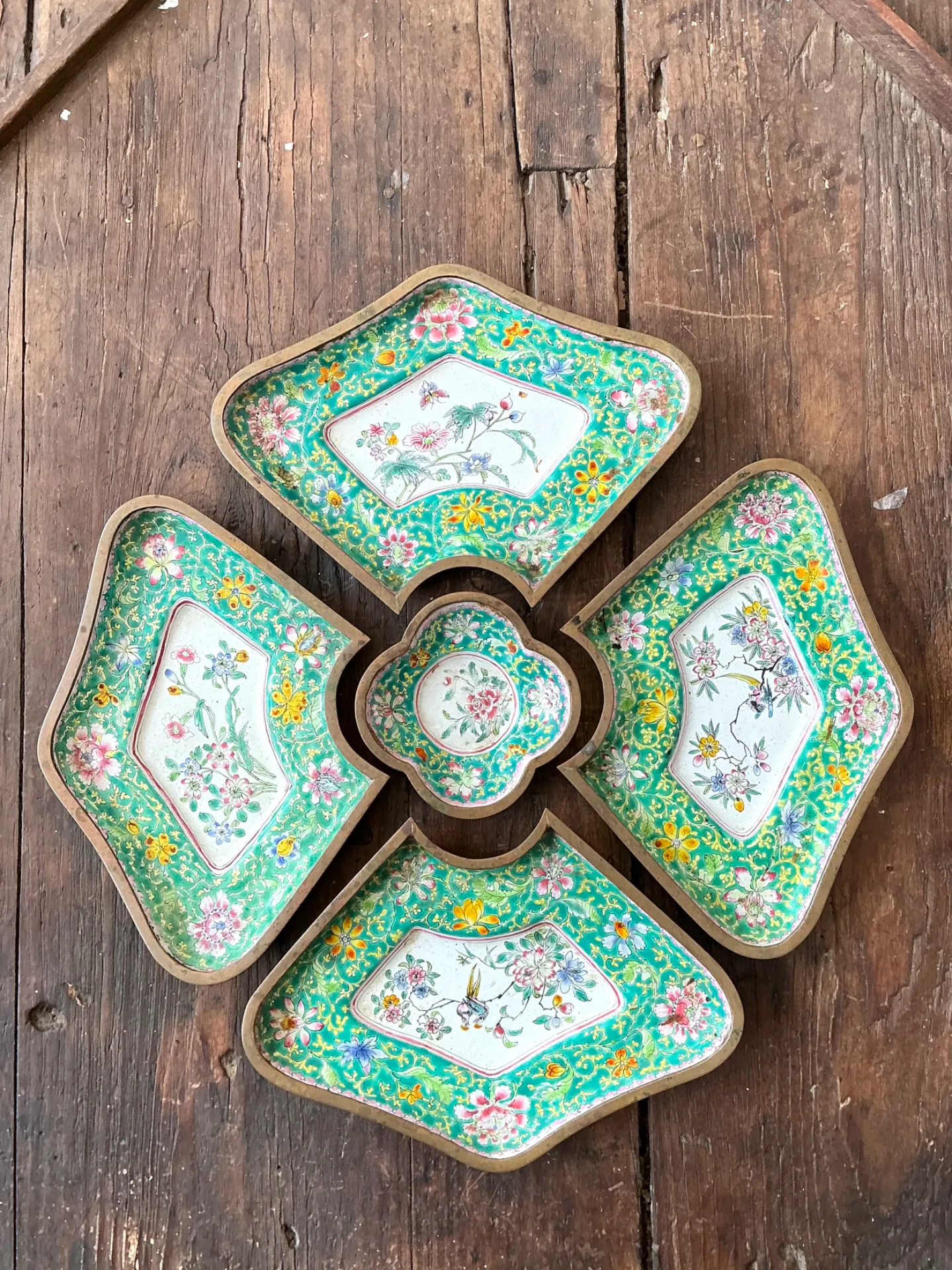 Vintage Chinoiserie Hand Painted Floral Metal Tray Set — additional photo 1