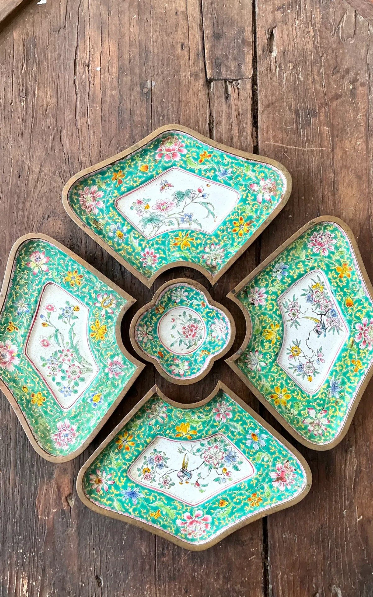 Vintage Chinoiserie Hand Painted Floral Metal Tray Set