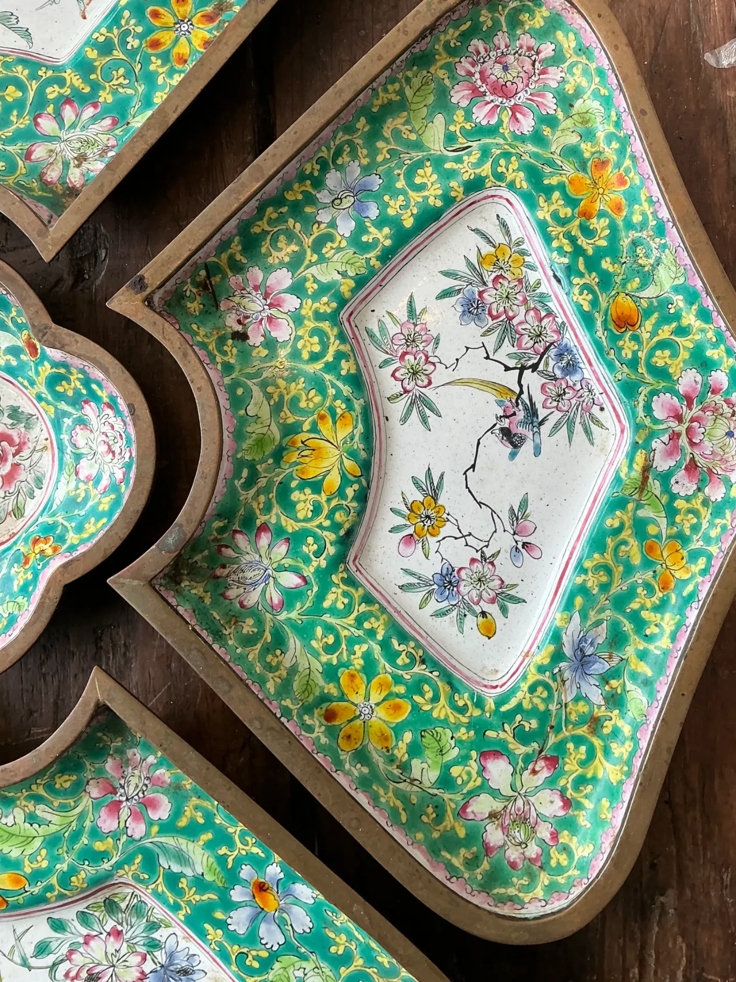 Vintage Chinoiserie Hand Painted Floral Metal Tray Set — additional photo 5