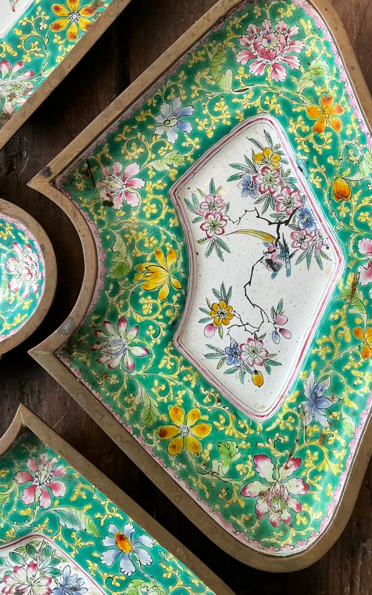 Vintage Chinoiserie Hand Painted Floral Metal Tray Set — additional photo 5