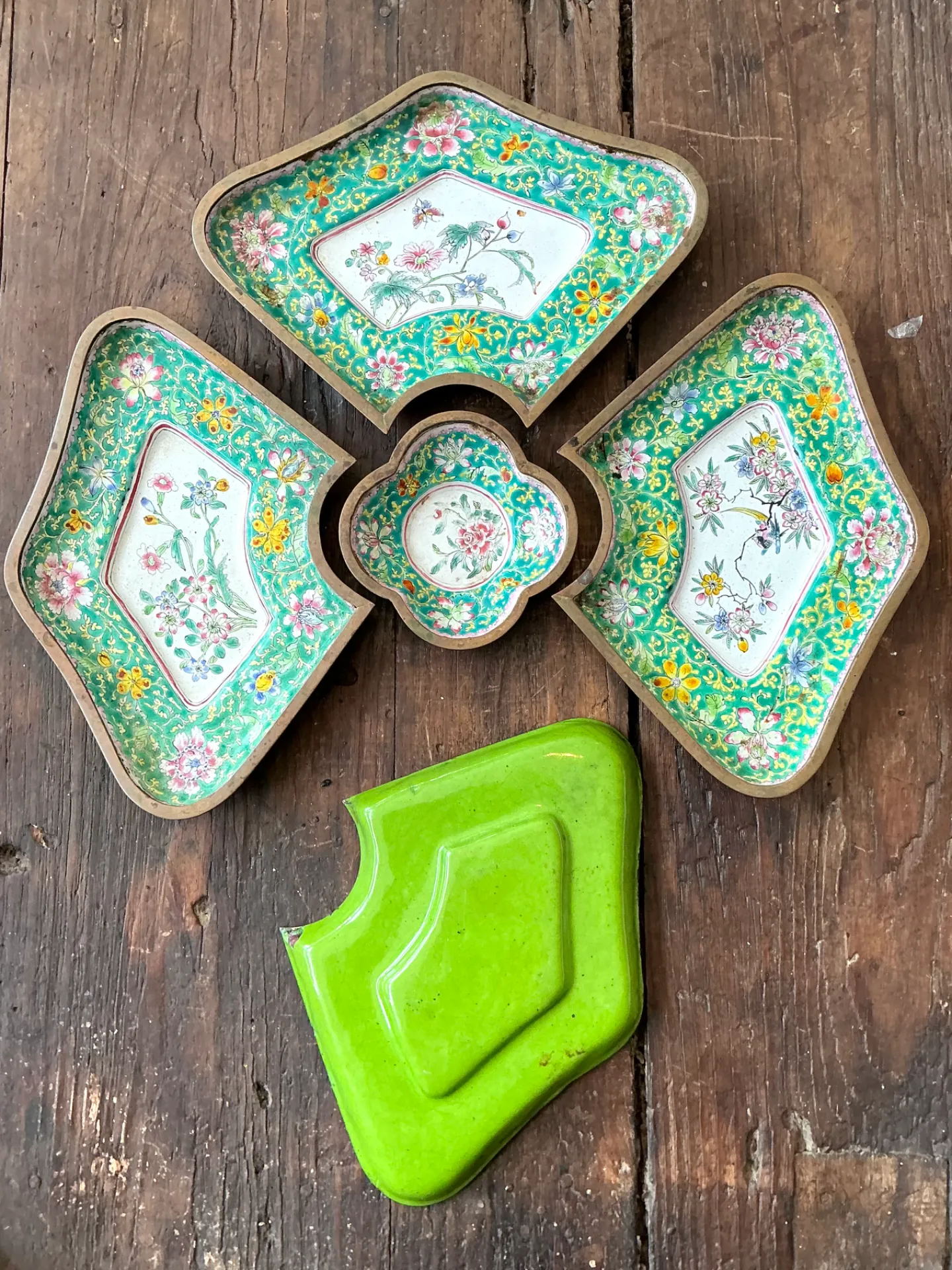 Vintage Chinoiserie Hand Painted Floral Metal Tray Set — additional photo 7