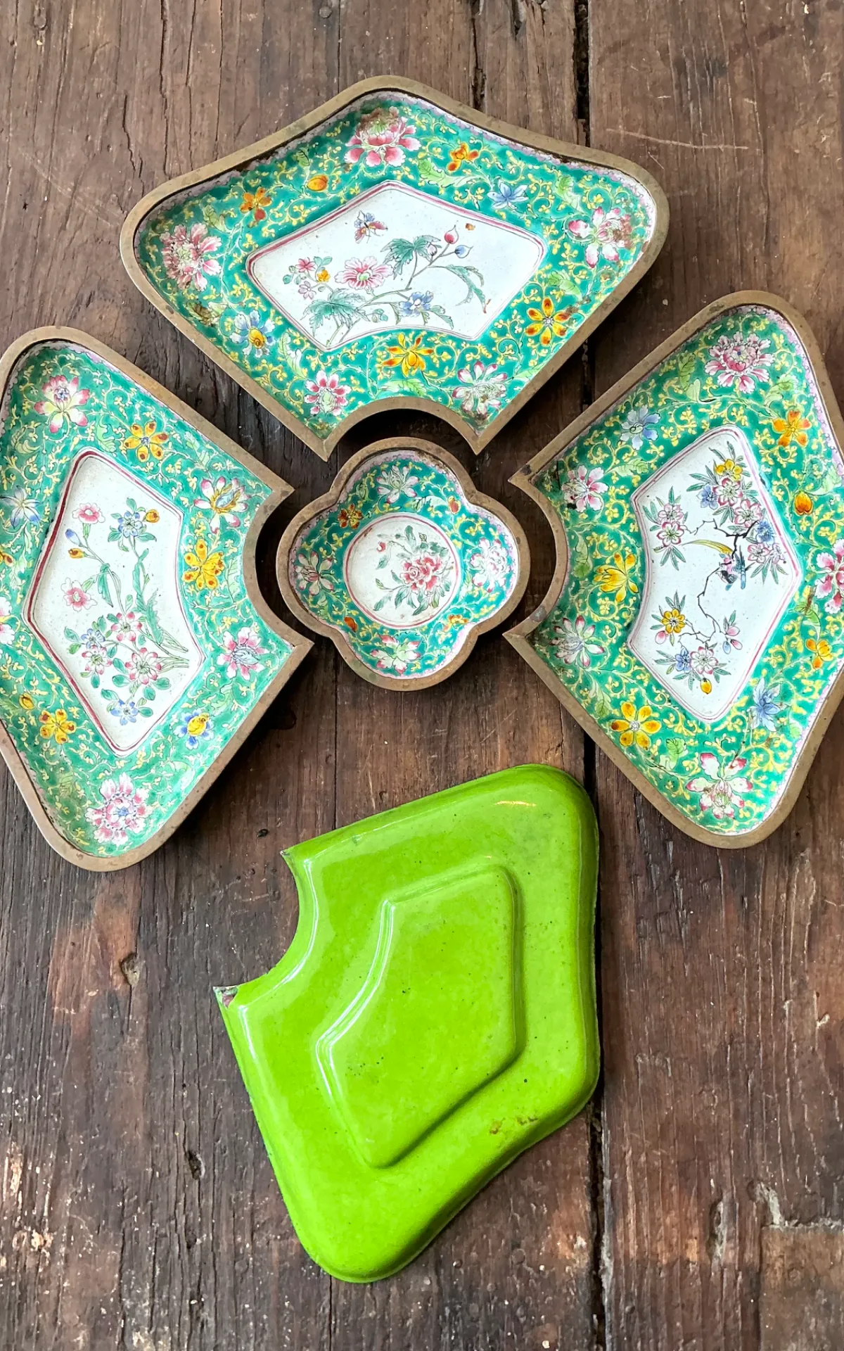 Vintage Chinoiserie Hand Painted Floral Metal Tray Set — additional photo 7