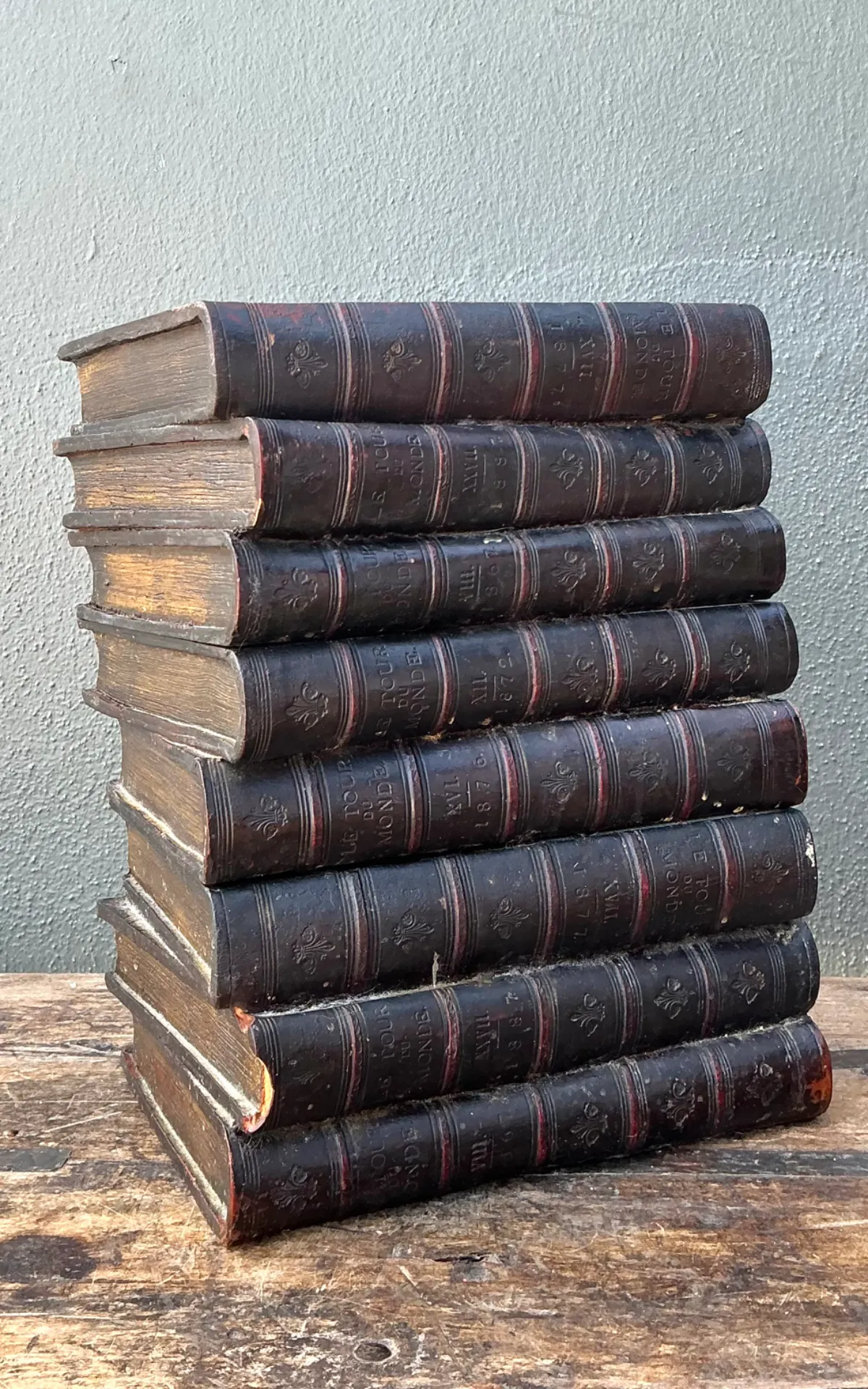 Vintage Resin and Paint Faux Book Stack Drinks Table — additional photo 8