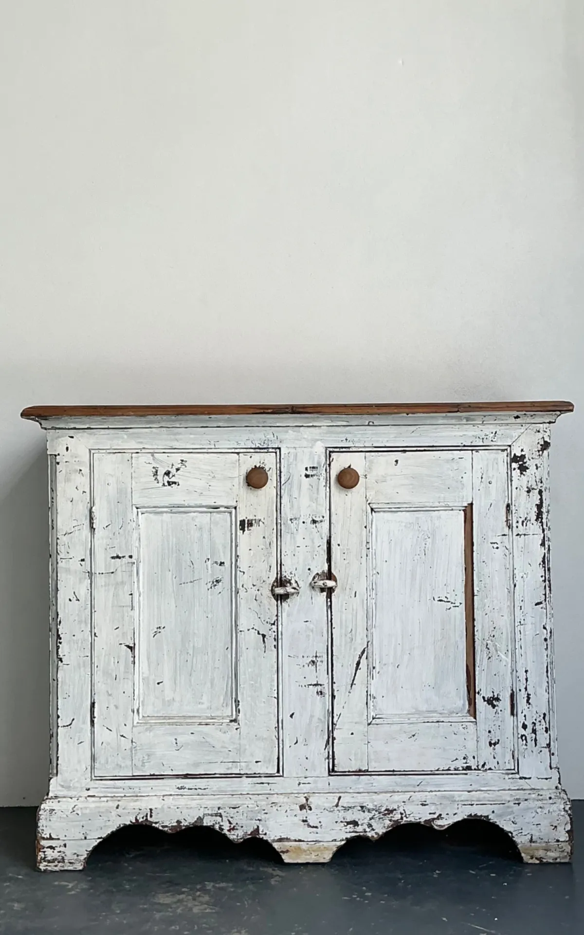 Antique White Distressed Wooden Primitive Sideboard — additional photo 4