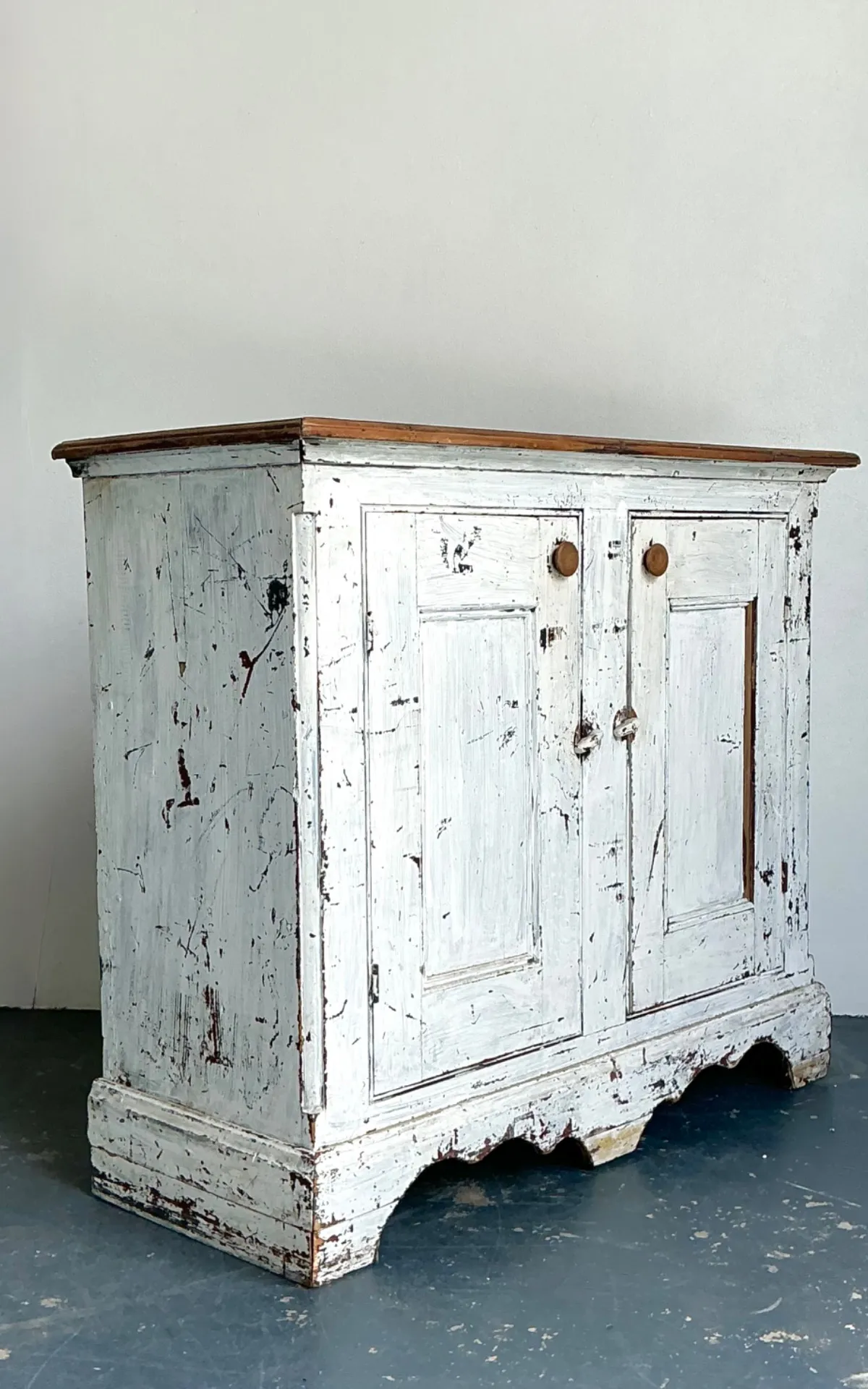 Antique White Distressed Wooden Primitive Sideboard — additional photo 6