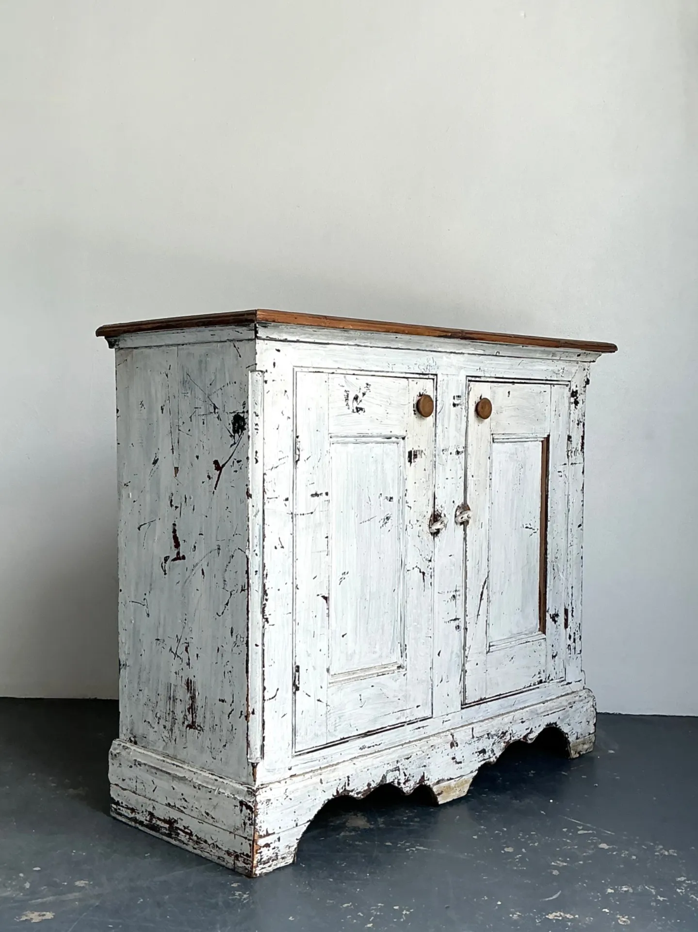 Antique White Distressed Wooden Primitive Sideboard — additional photo 3