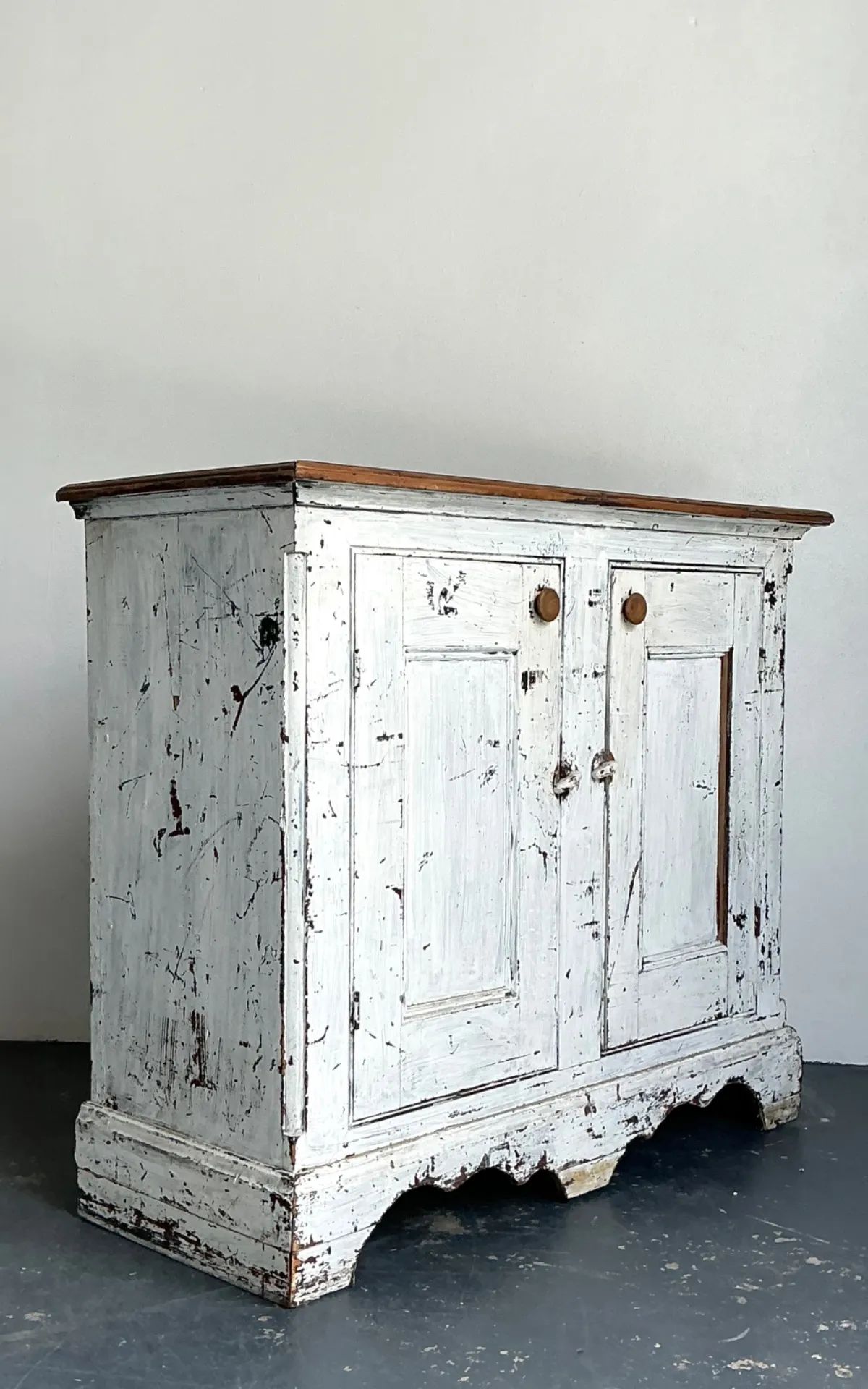 Antique White Distressed Wooden Primitive Sideboard — additional photo 3