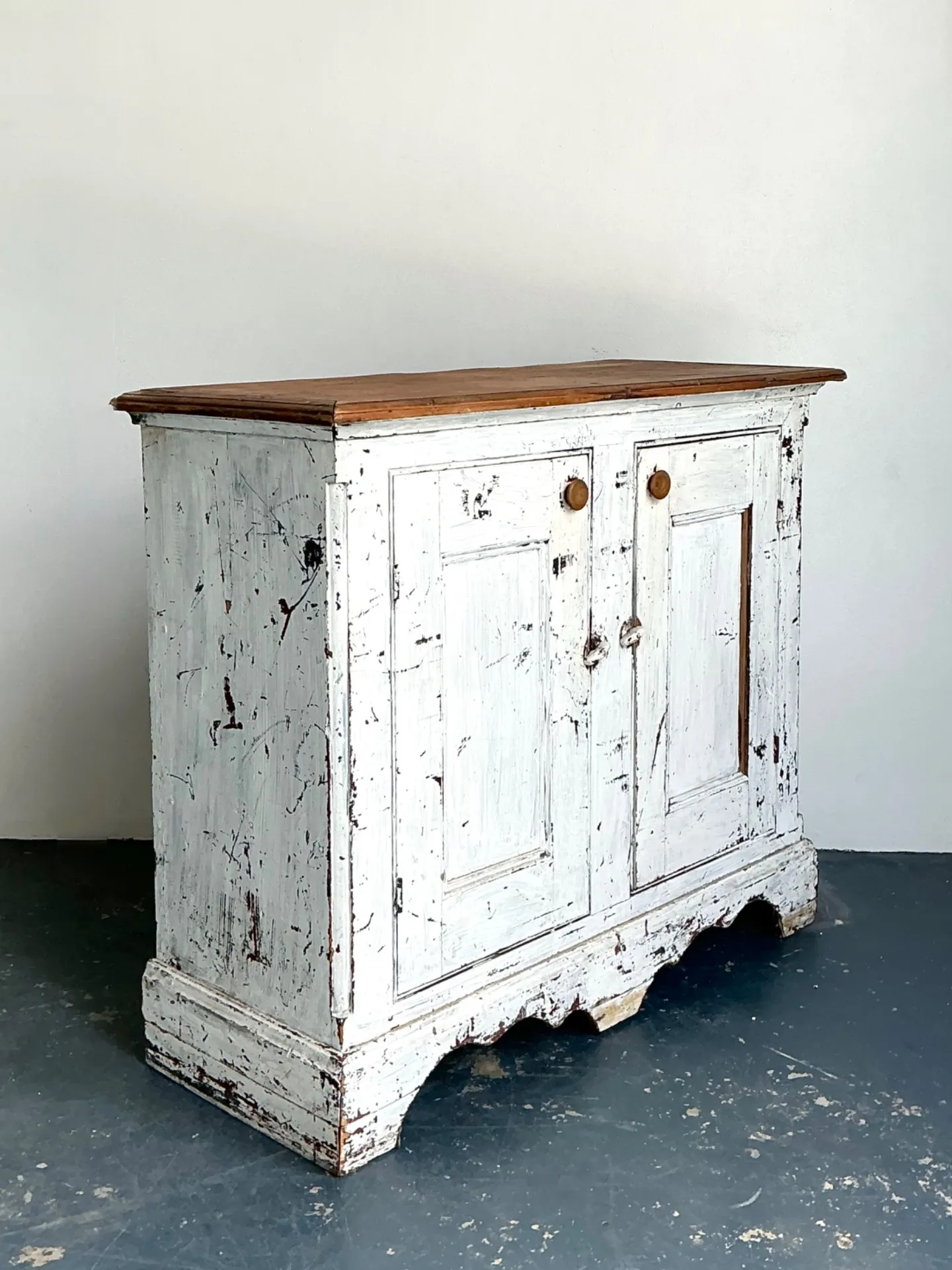 Antique White Distressed Wooden Primitive Sideboard — additional photo 5