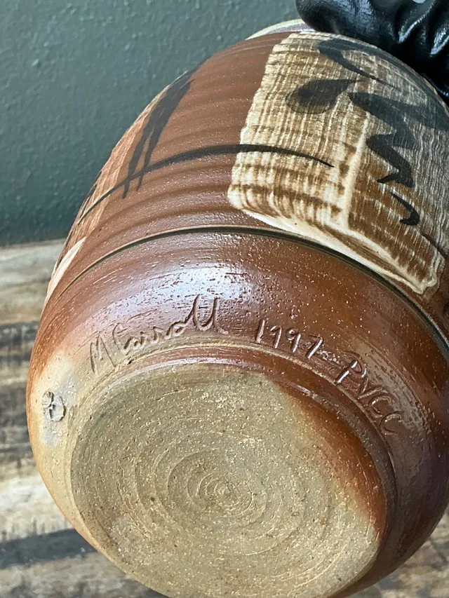 Vintage Handcrafted Ceramic Vase with Abstract Motif — additional photo 7