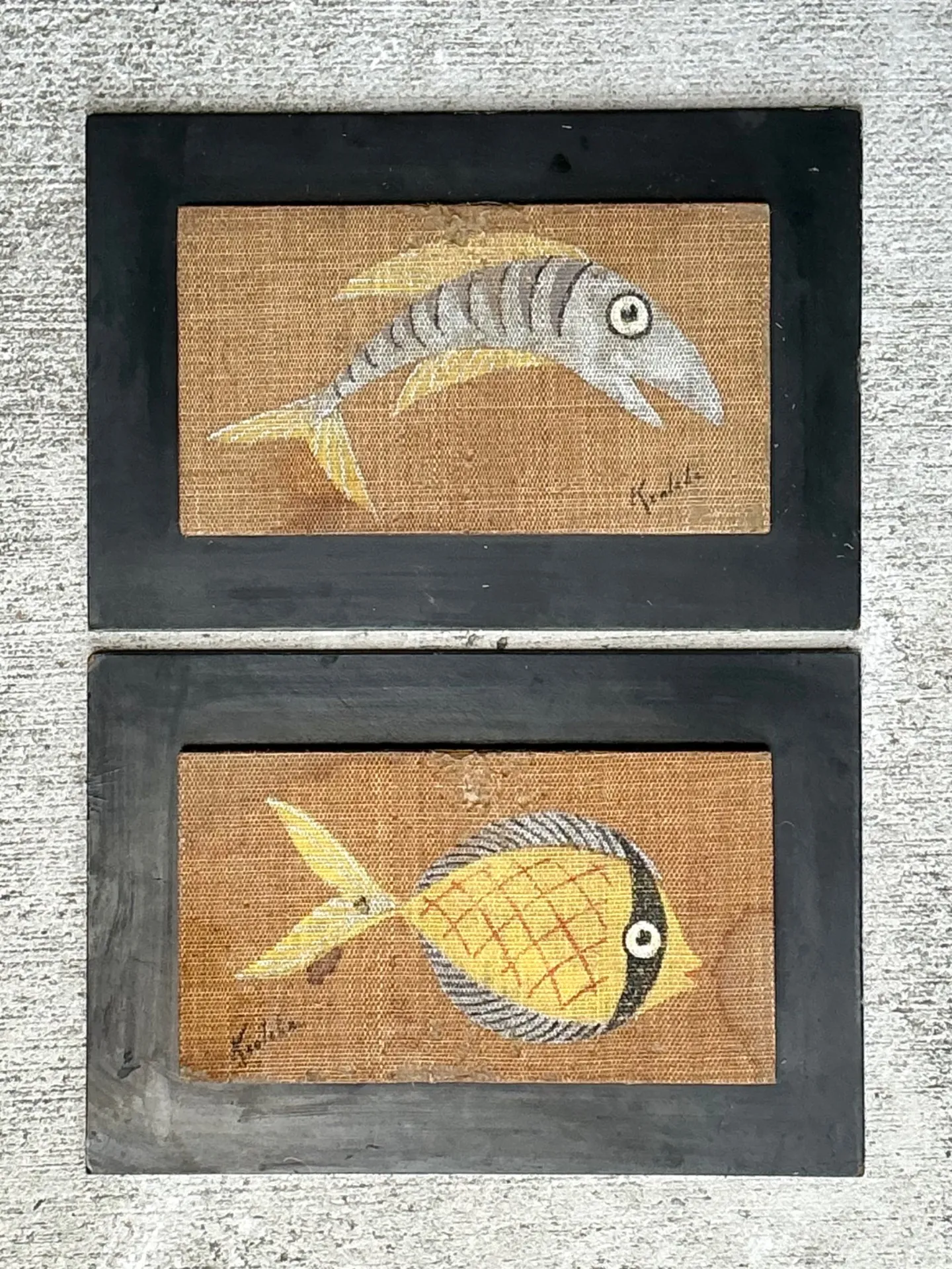 Vintage MCM Fish Motif Paintings on Burlap - Pair — additional photo 6