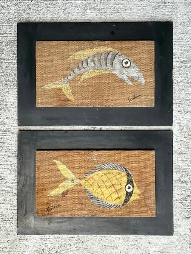 Vintage MCM Fish Motif Paintings on Burlap - Pair — additional photo 6