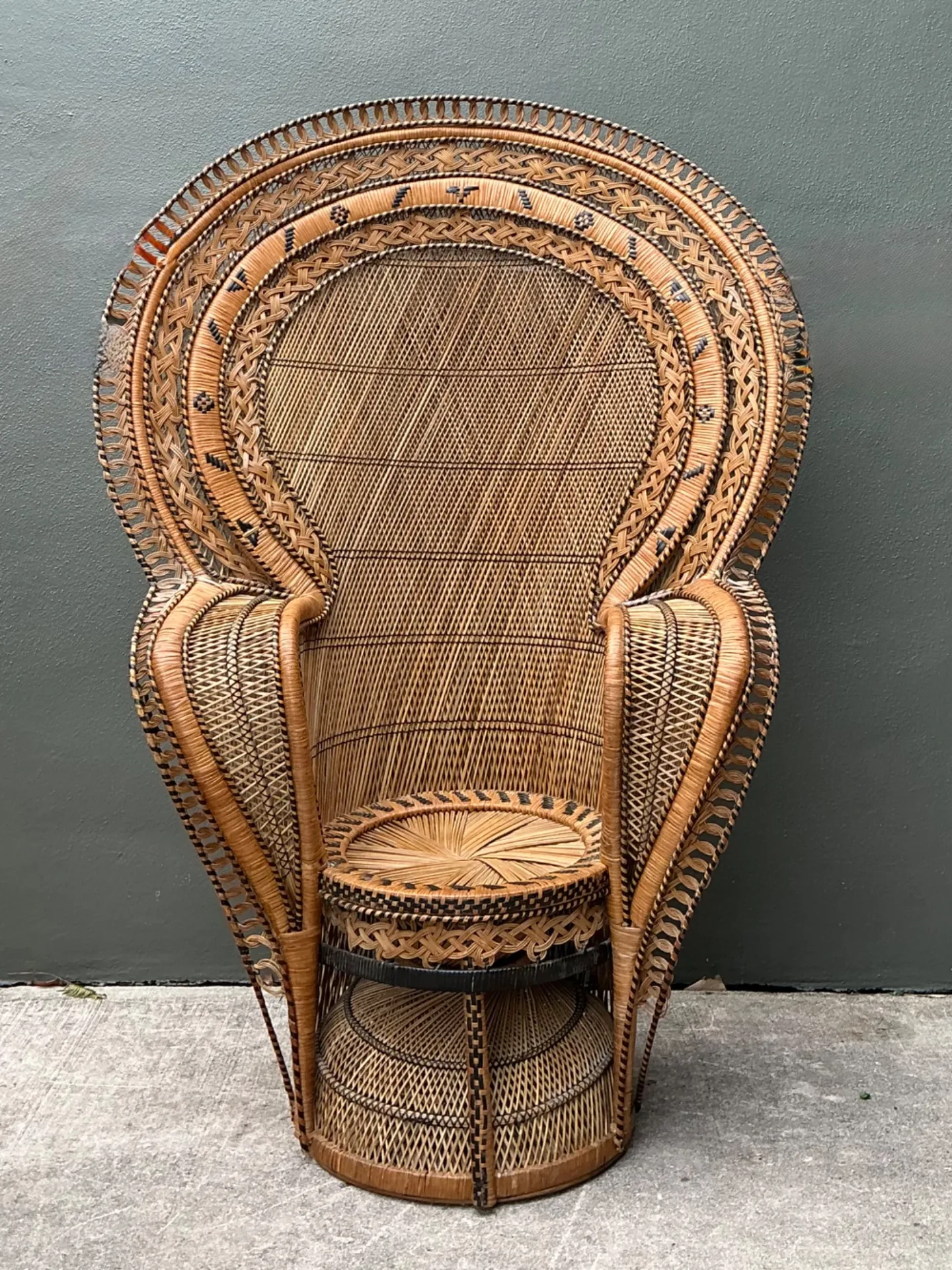 Vintage King Cobra Woven Rattan Peacock Chair — additional photo 2