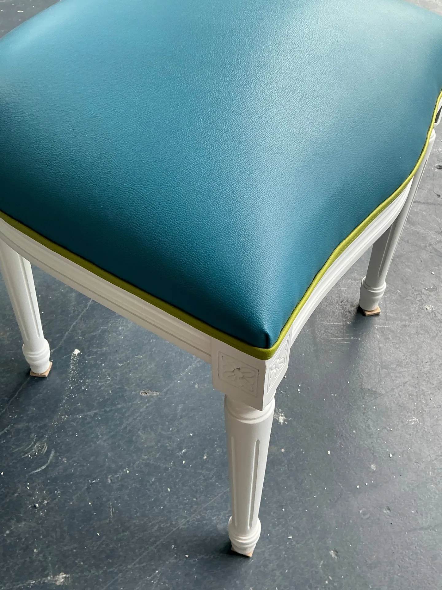 Vintage Medallion Back Cane Dining Chairs - Set Of Six — additional photo 5
