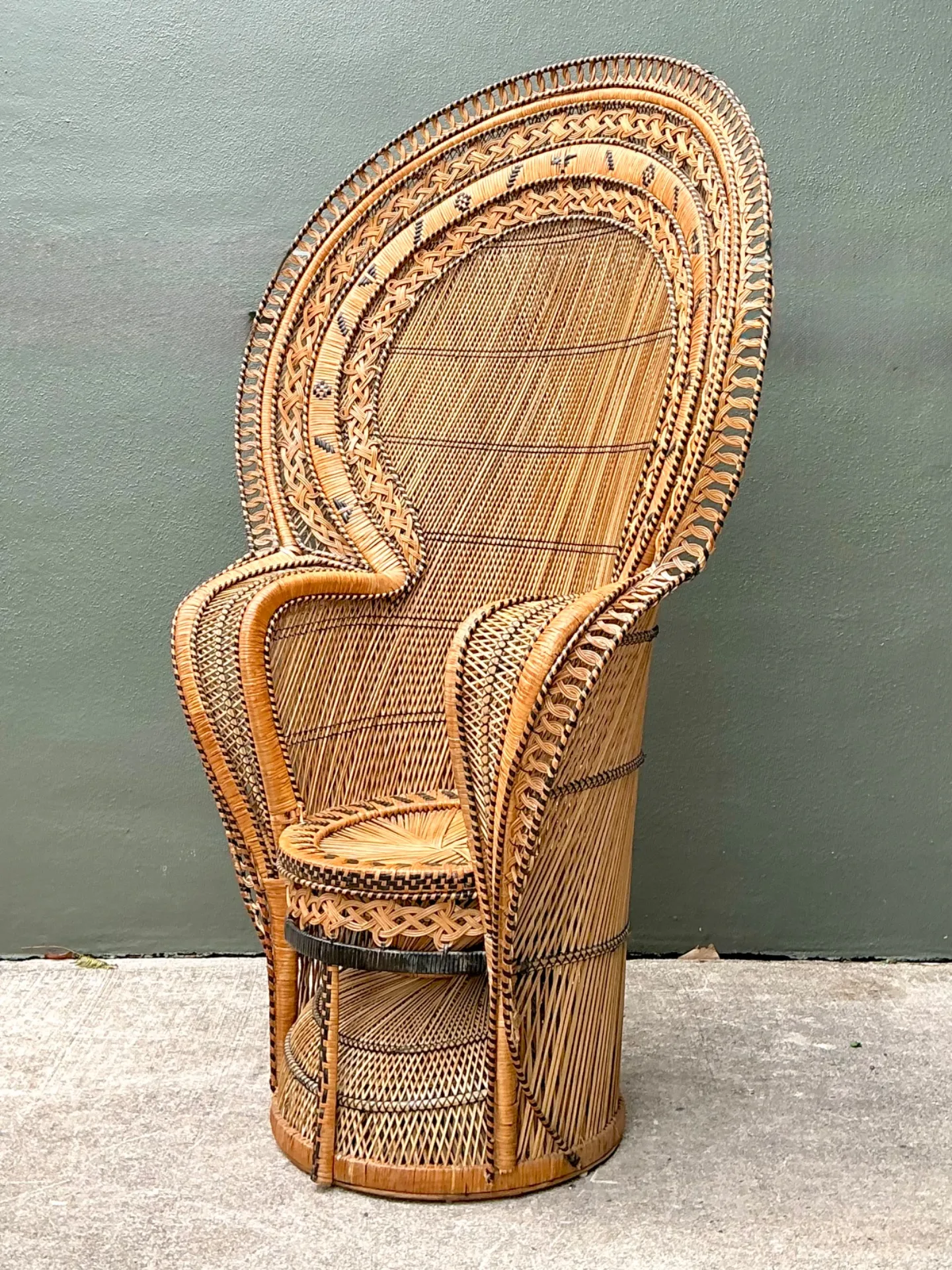 Vintage King Cobra Woven Rattan Peacock Chair — additional photo 1