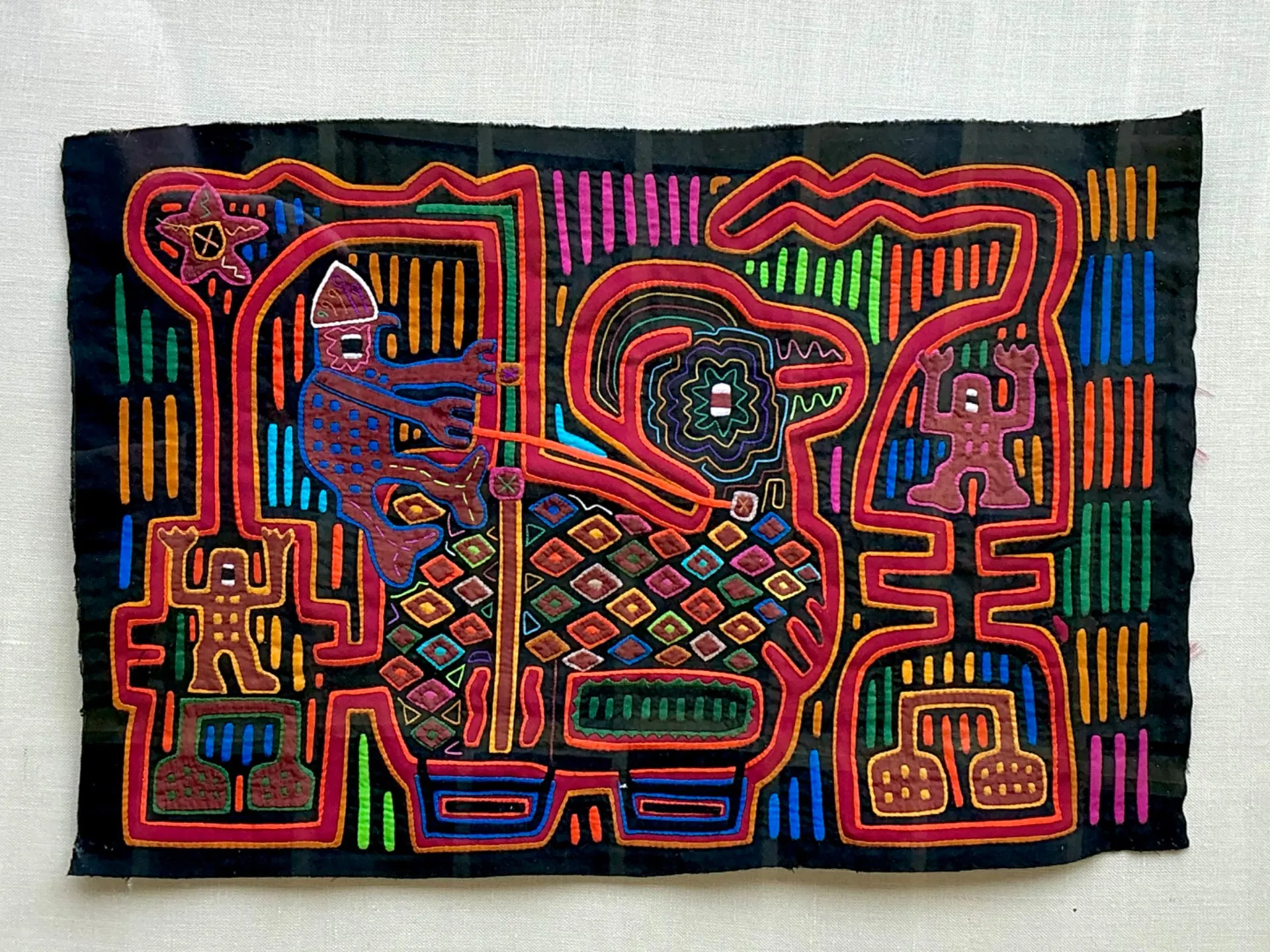 Vintage Lucite Boxed Mola Textile Art - Pair — additional photo 6