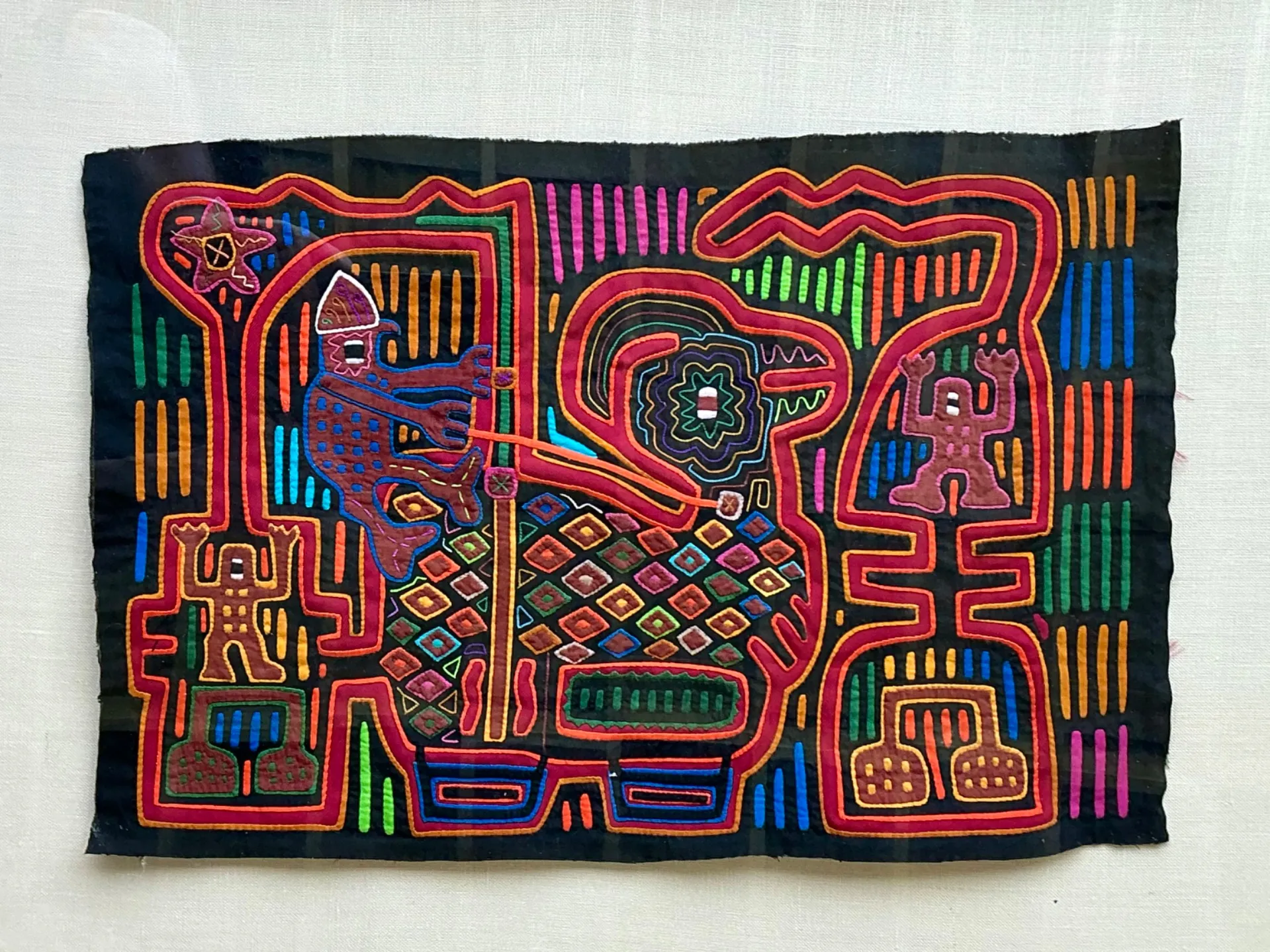 Vintage Lucite Boxed Mola Textile Art - Pair — additional photo 7