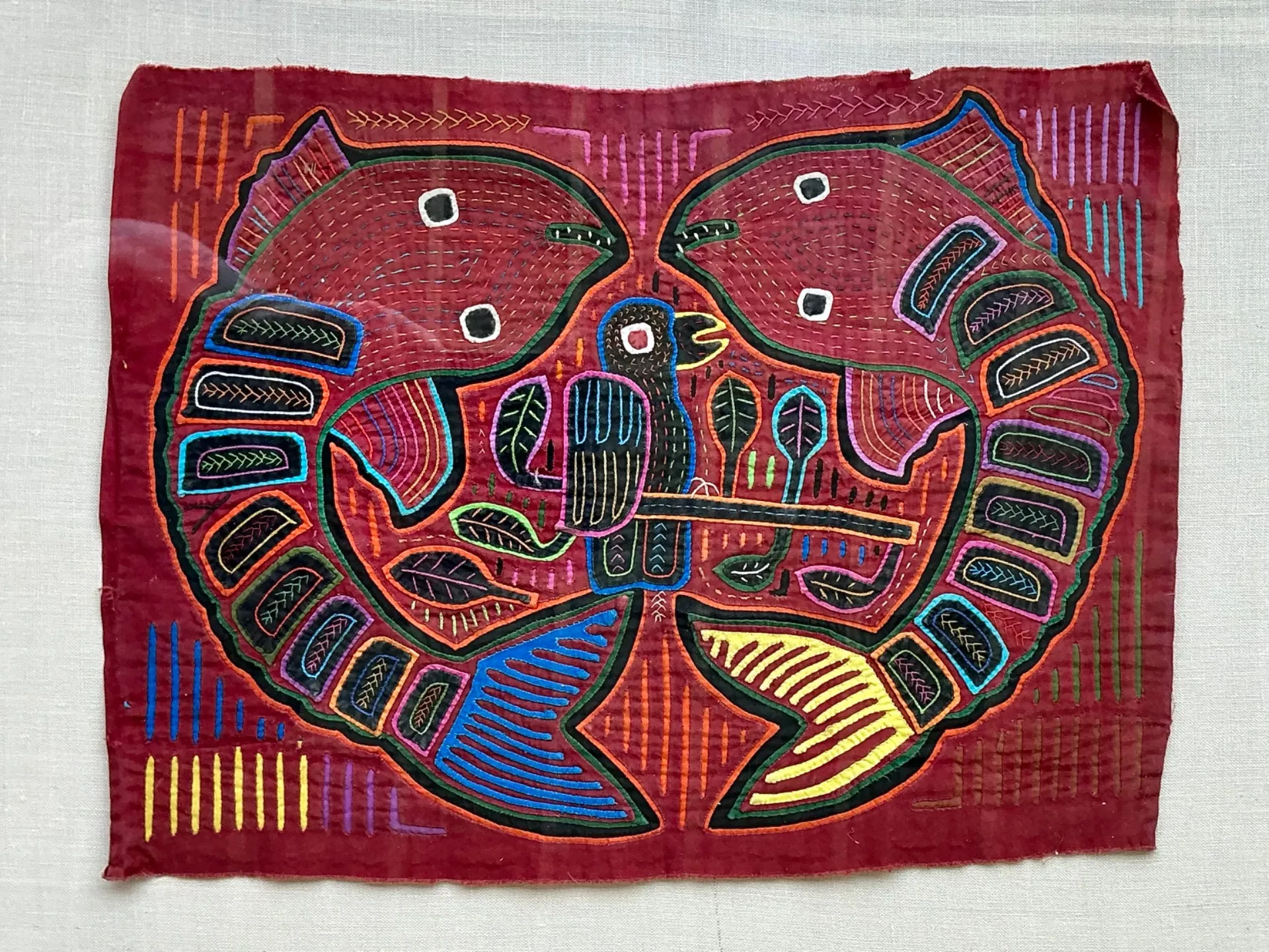 Vintage Lucite Boxed Mola Textile Art - Pair — additional photo 3