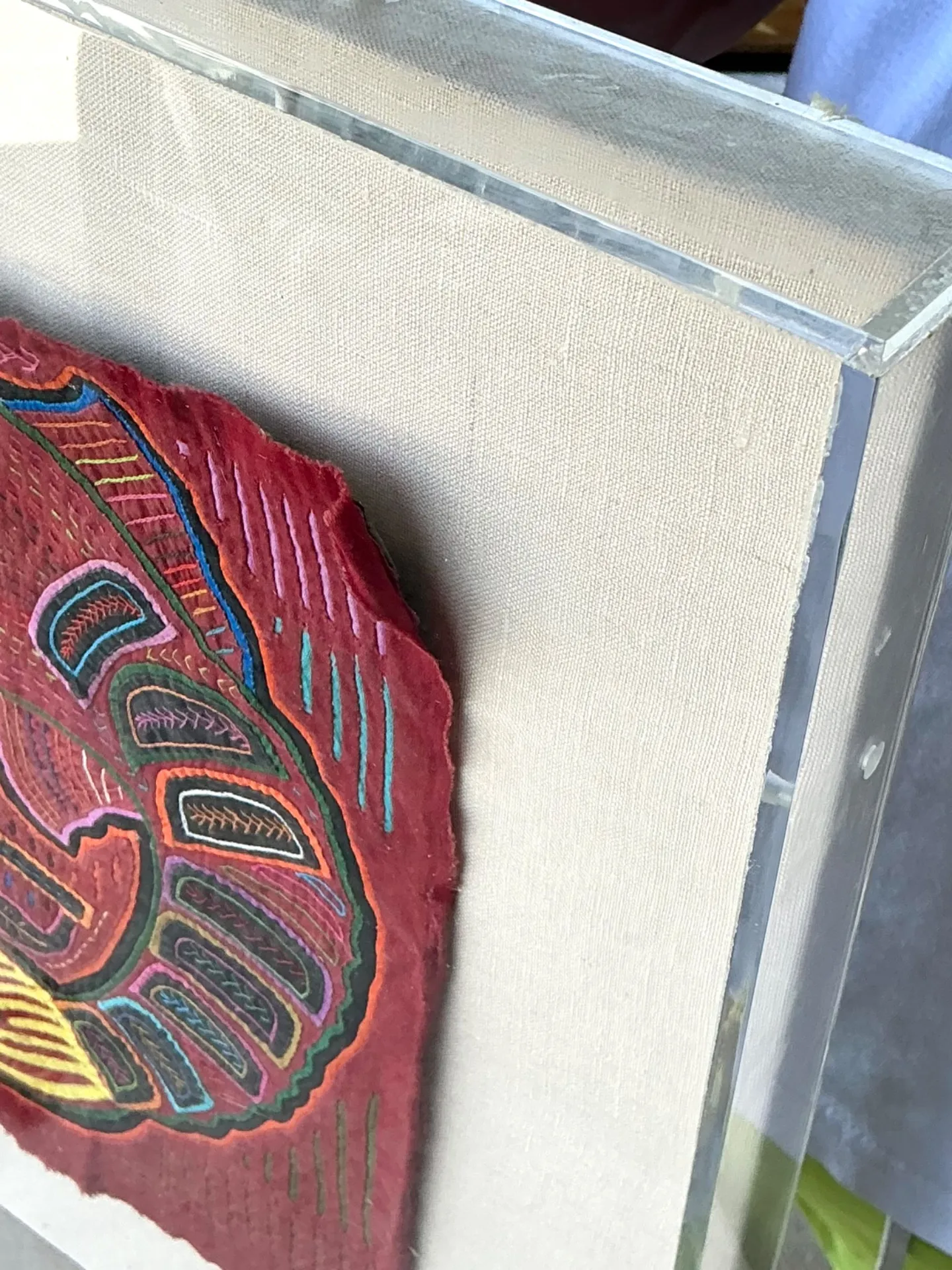 Vintage Lucite Boxed Mola Textile Art - Pair — additional photo 5
