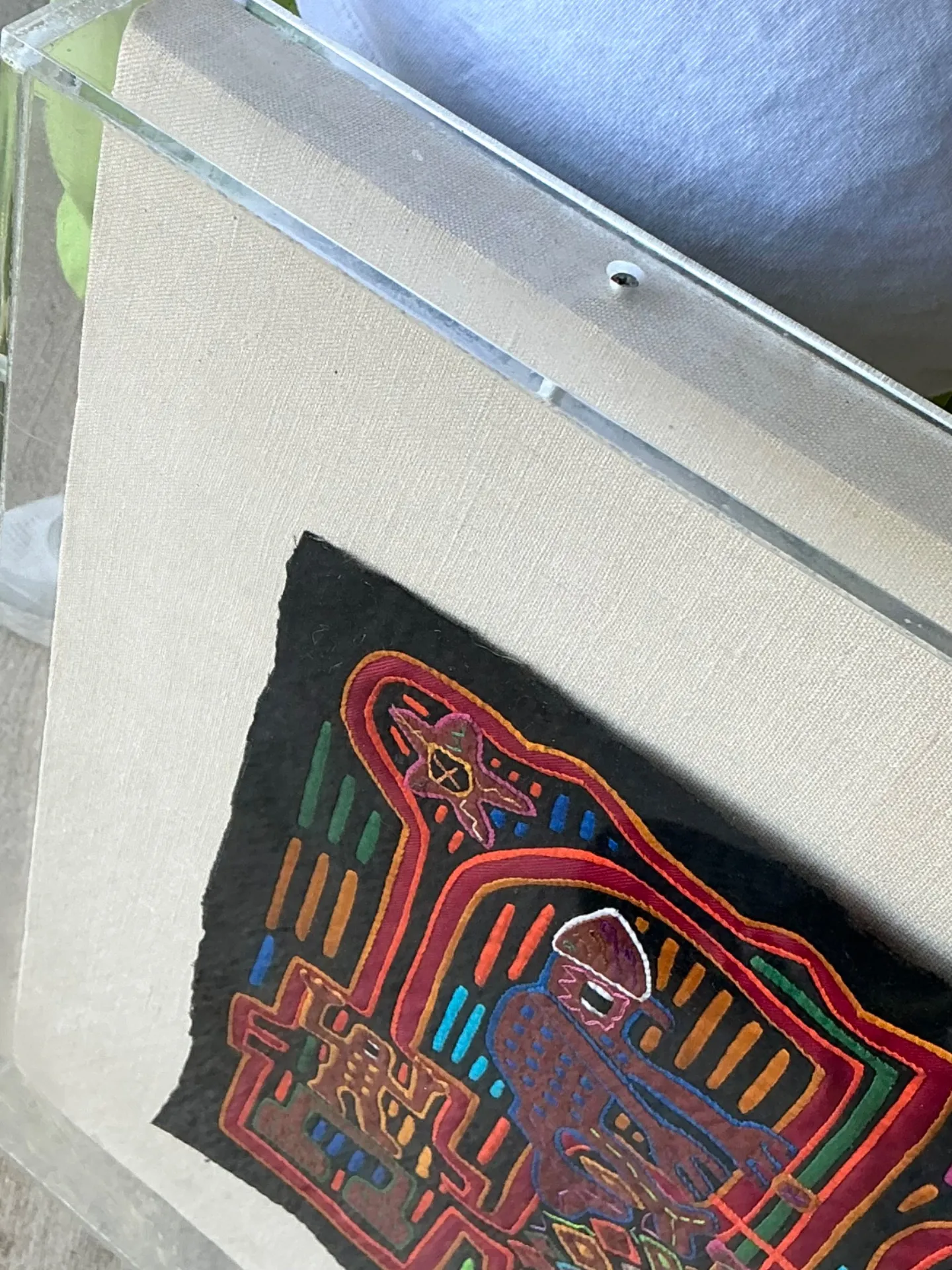 Vintage Lucite Boxed Mola Textile Art - Pair — additional photo 1