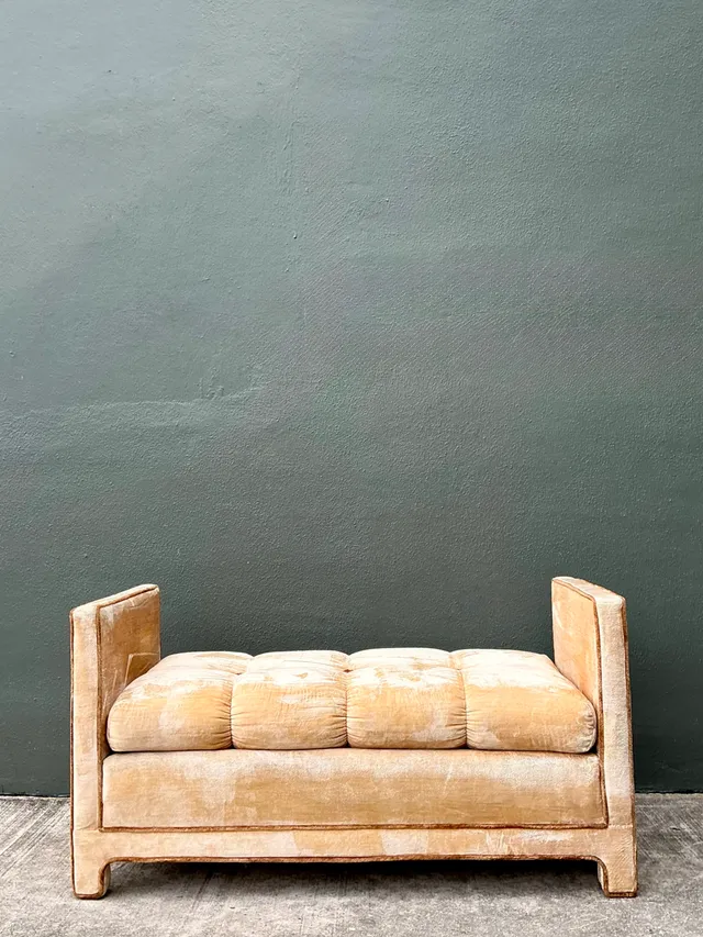 Vintage Crushed Velvet Tufted Daybed — additional photo 5