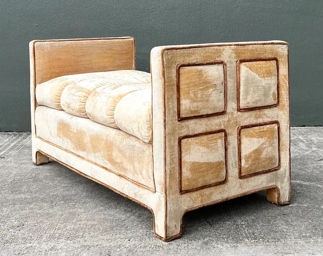 Vintage Crushed Velvet Tufted Daybed — additional photo 7
