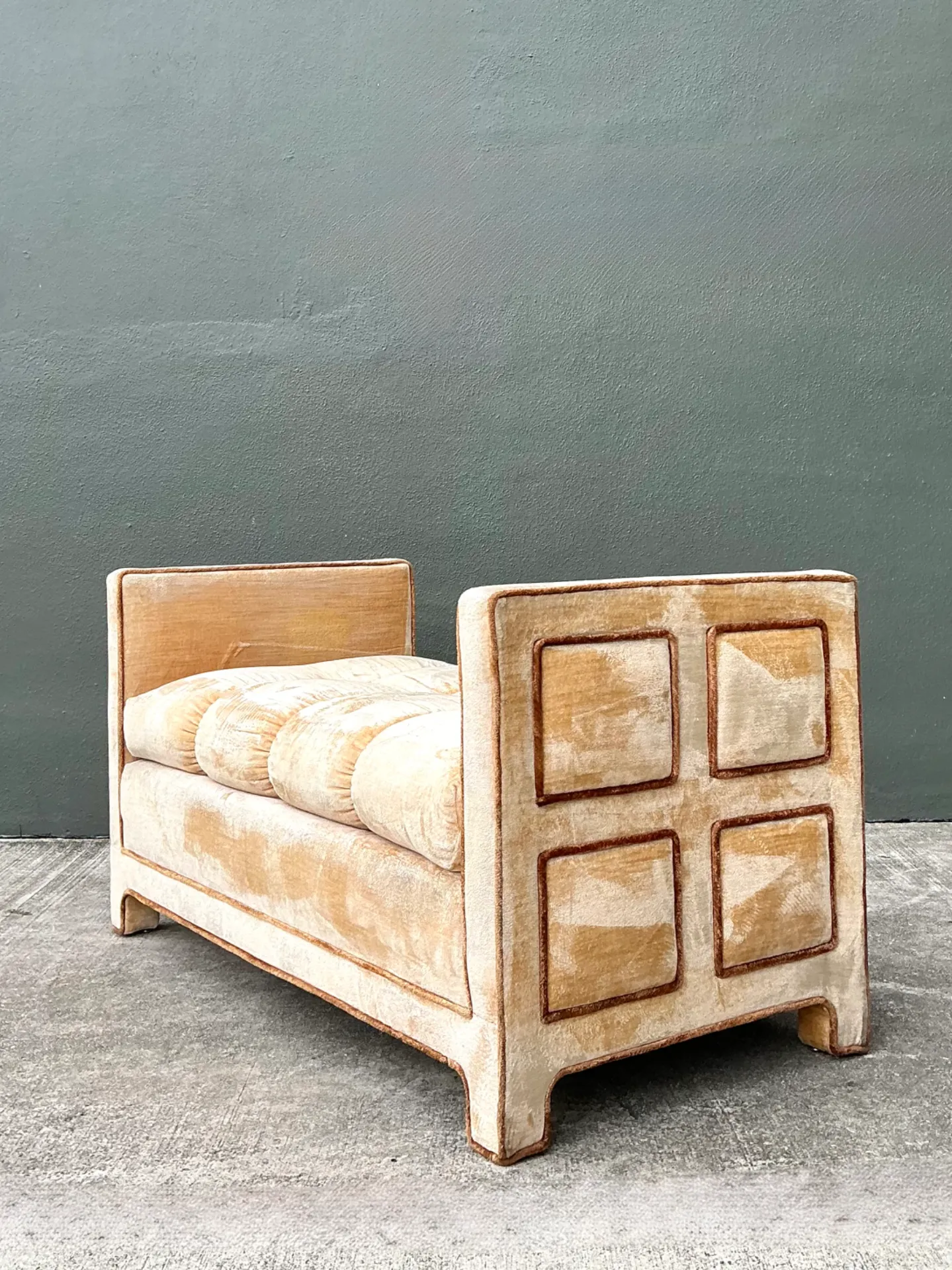 Vintage Crushed Velvet Tufted Daybed — additional photo 6
