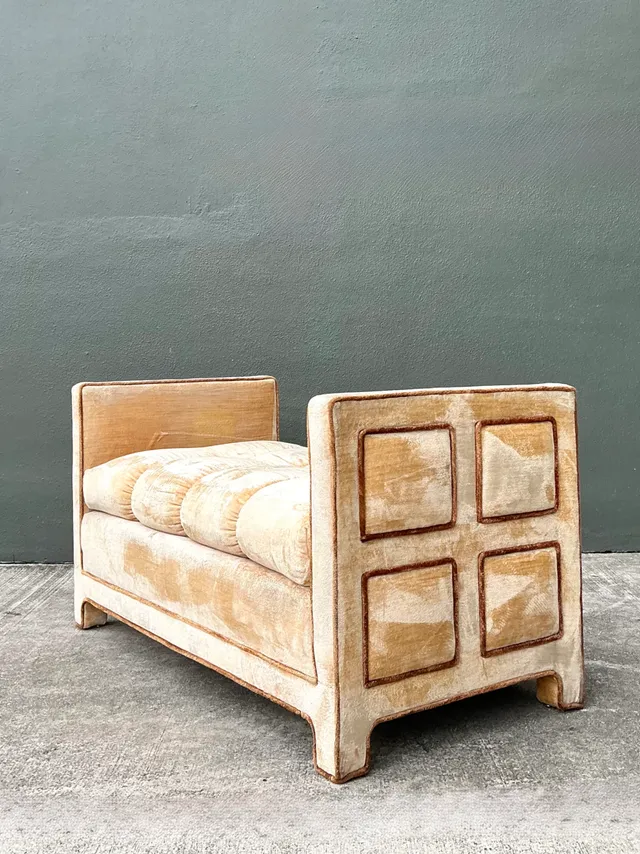 Vintage Crushed Velvet Tufted Daybed — additional photo 6