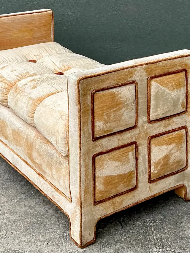 Vintage Crushed Velvet Tufted Daybed — additional photo 2