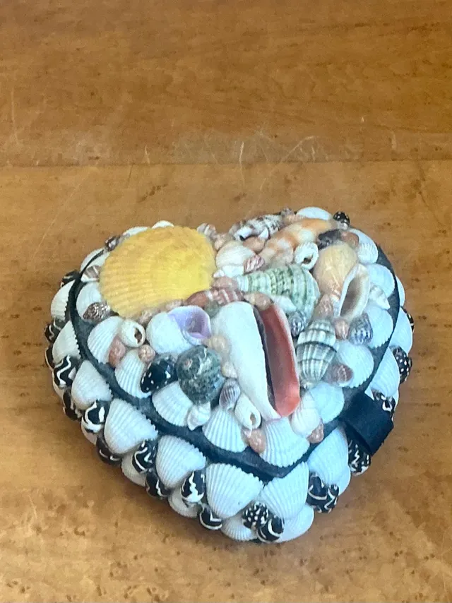 Vintage Decorative Shell Covered Box — additional photo 7