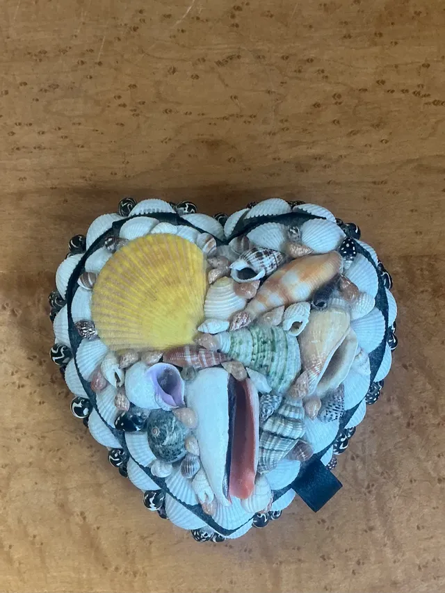 Vintage Decorative Shell Covered Box — additional photo 3