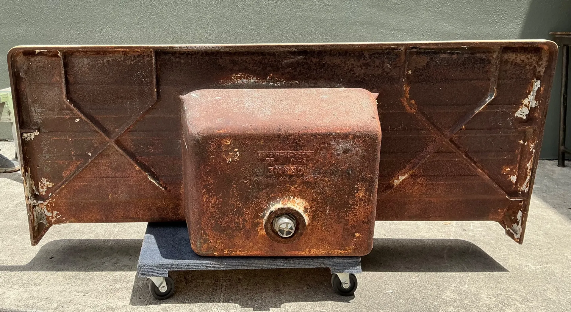 Vintage Porcelain Farmhouse Sink — additional photo 2
