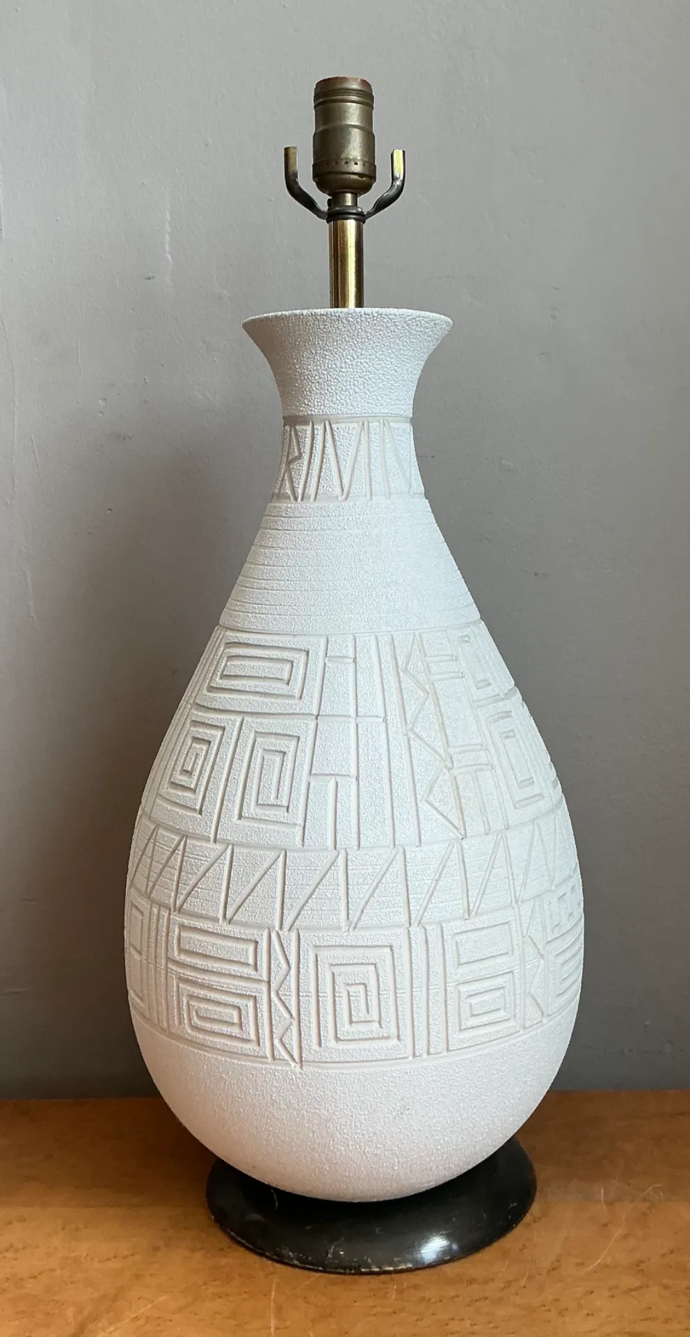 Vintage MCM White Ceramic Table Lamp — additional photo 3