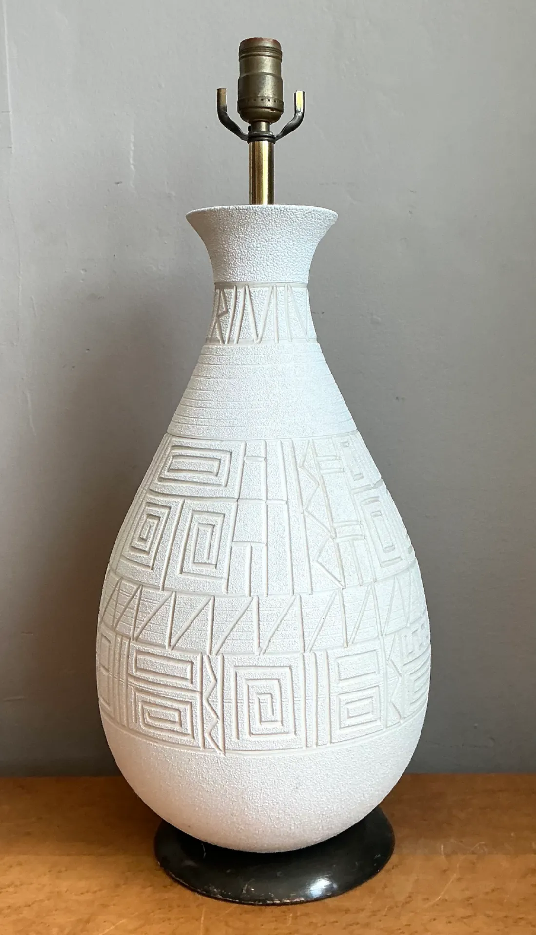 Vintage MCM White Ceramic Table Lamp — additional photo 4