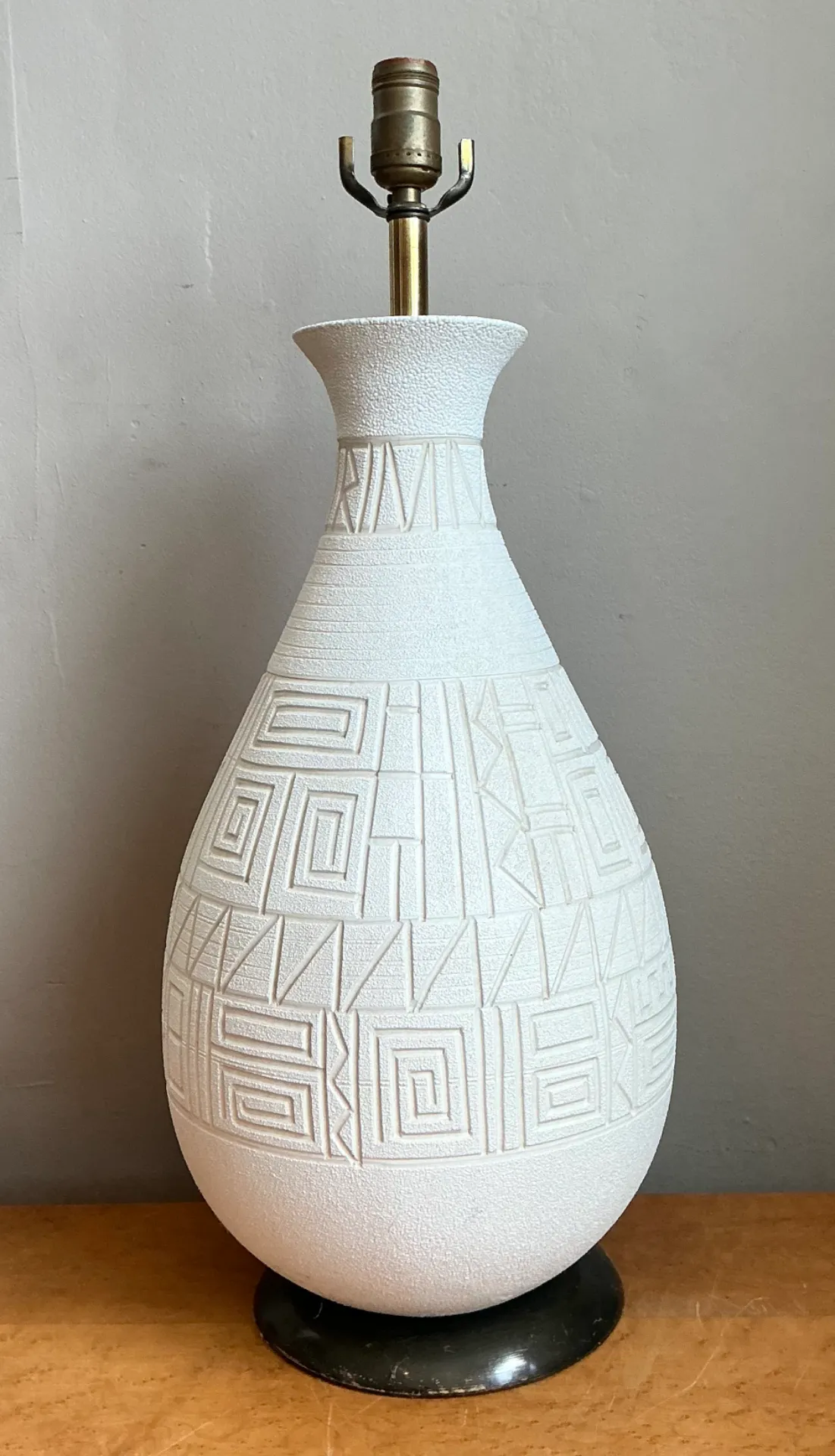 Vintage MCM White Ceramic Table Lamp — additional photo 8