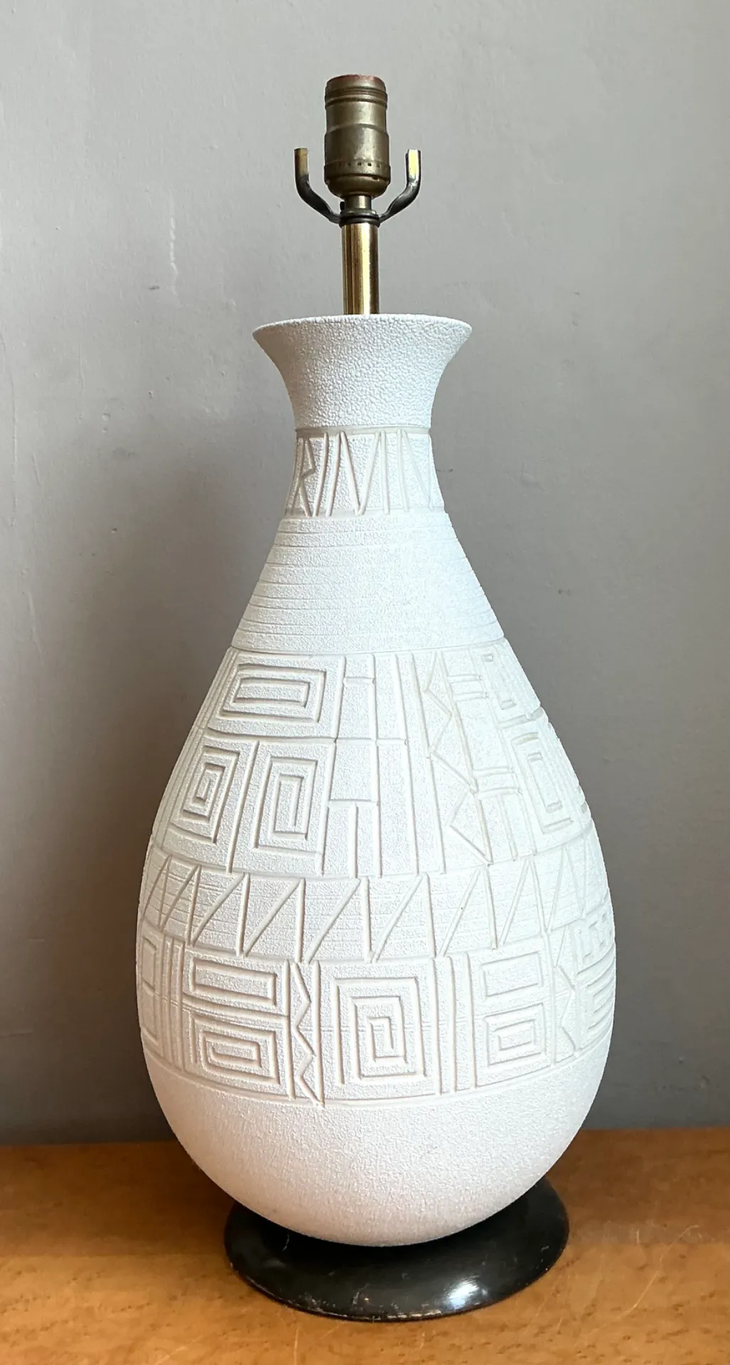 Vintage MCM White Ceramic Table Lamp — additional photo 6