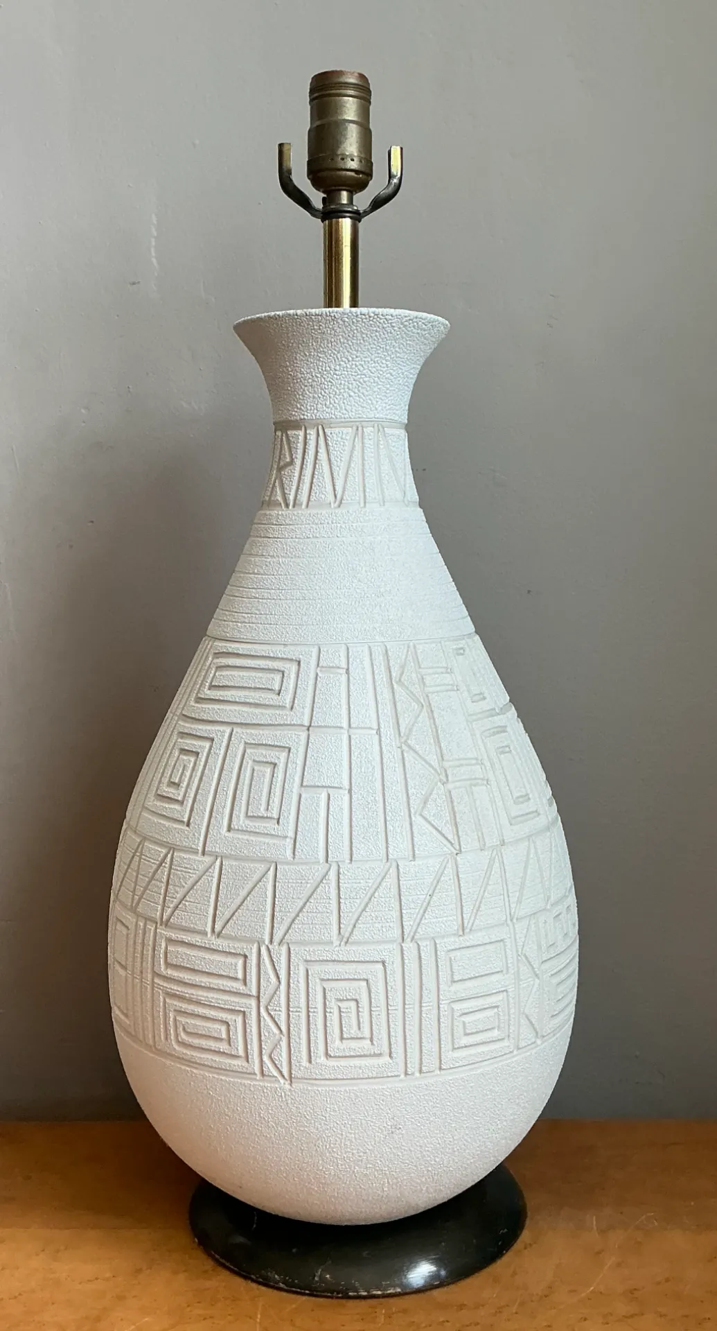 Vintage MCM White Ceramic Table Lamp — additional photo 7