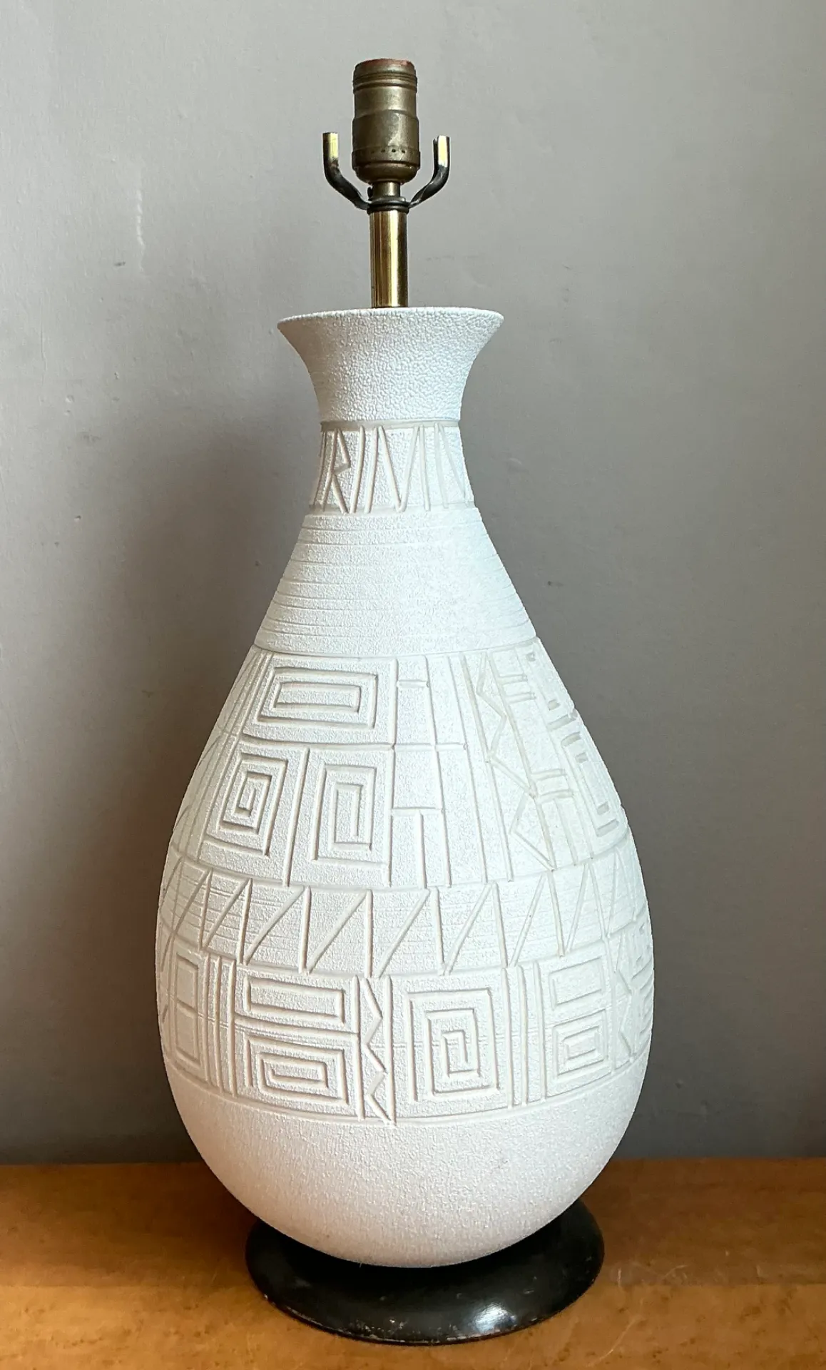 Vintage MCM White Ceramic Table Lamp — additional photo 2