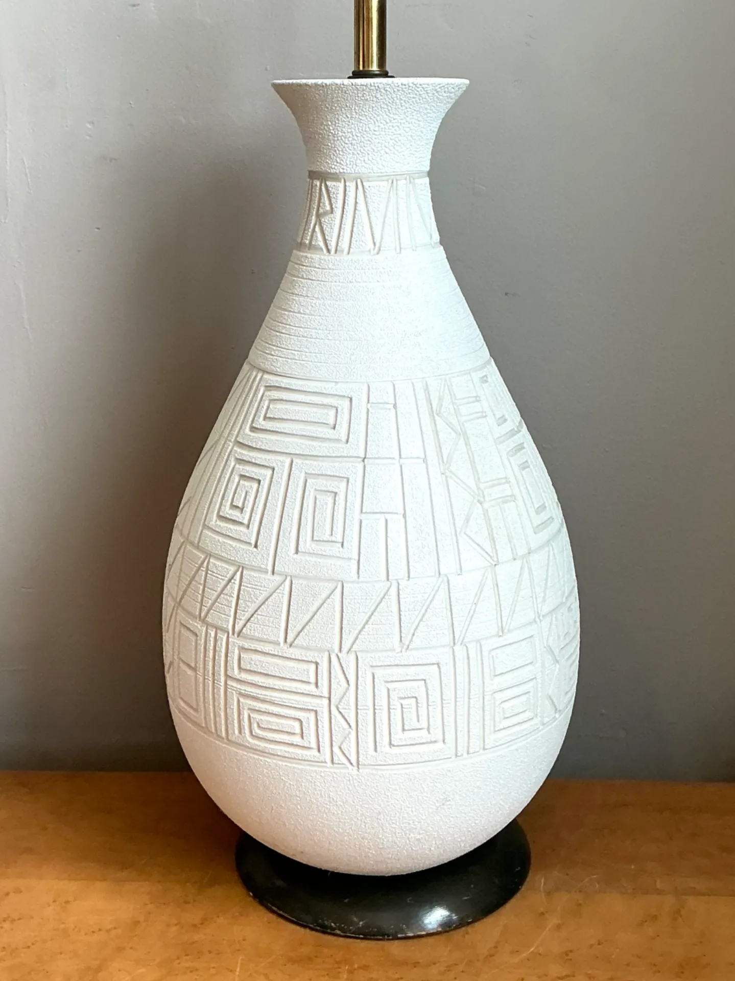 Vintage MCM White Ceramic Table Lamp — additional photo 5