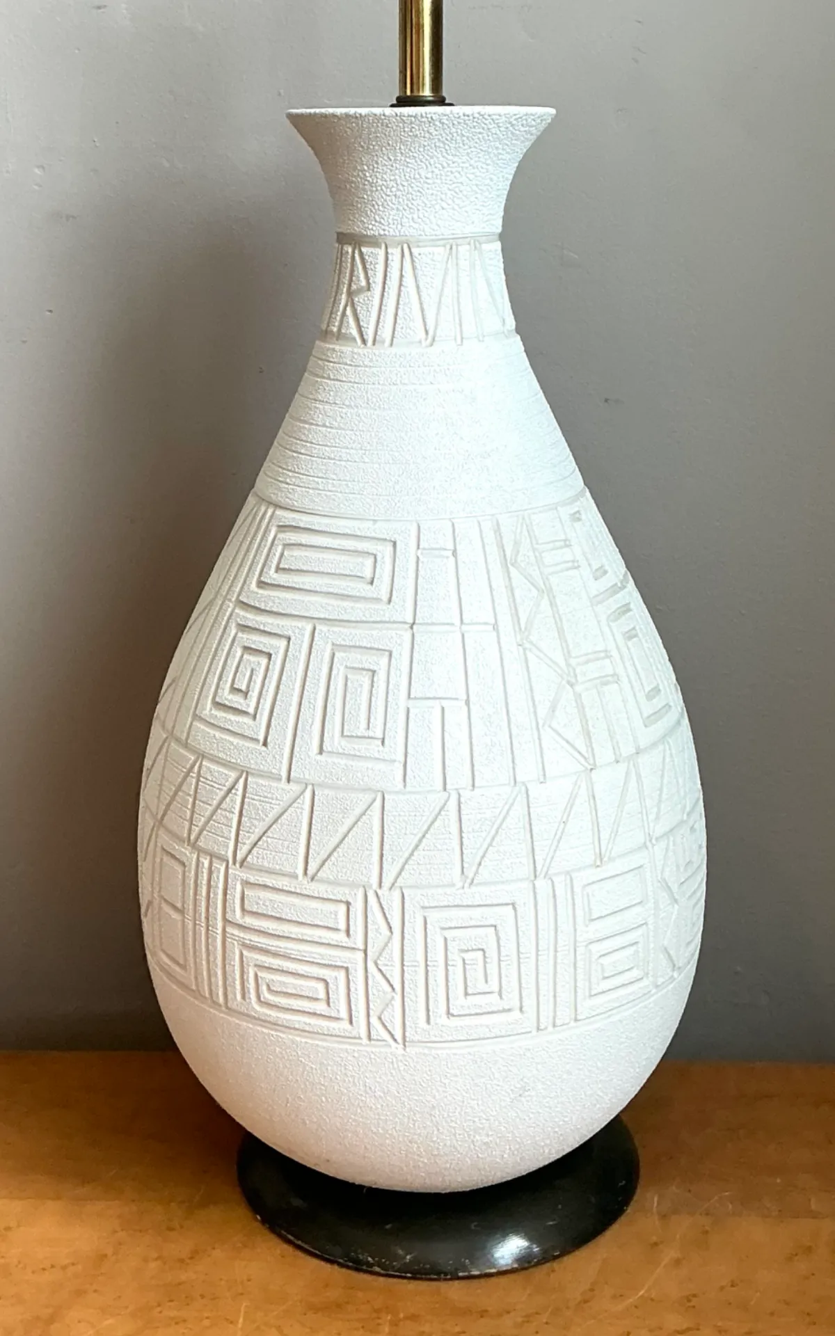 Vintage MCM White Ceramic Table Lamp — additional photo 5